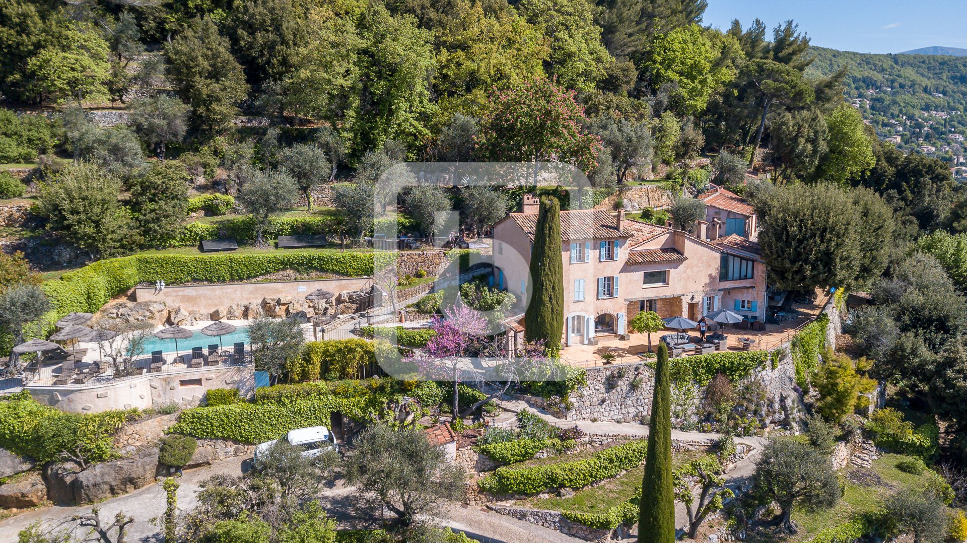 Talo sisään Grasse, Provence-Alpes-Cote D'azur 10049567