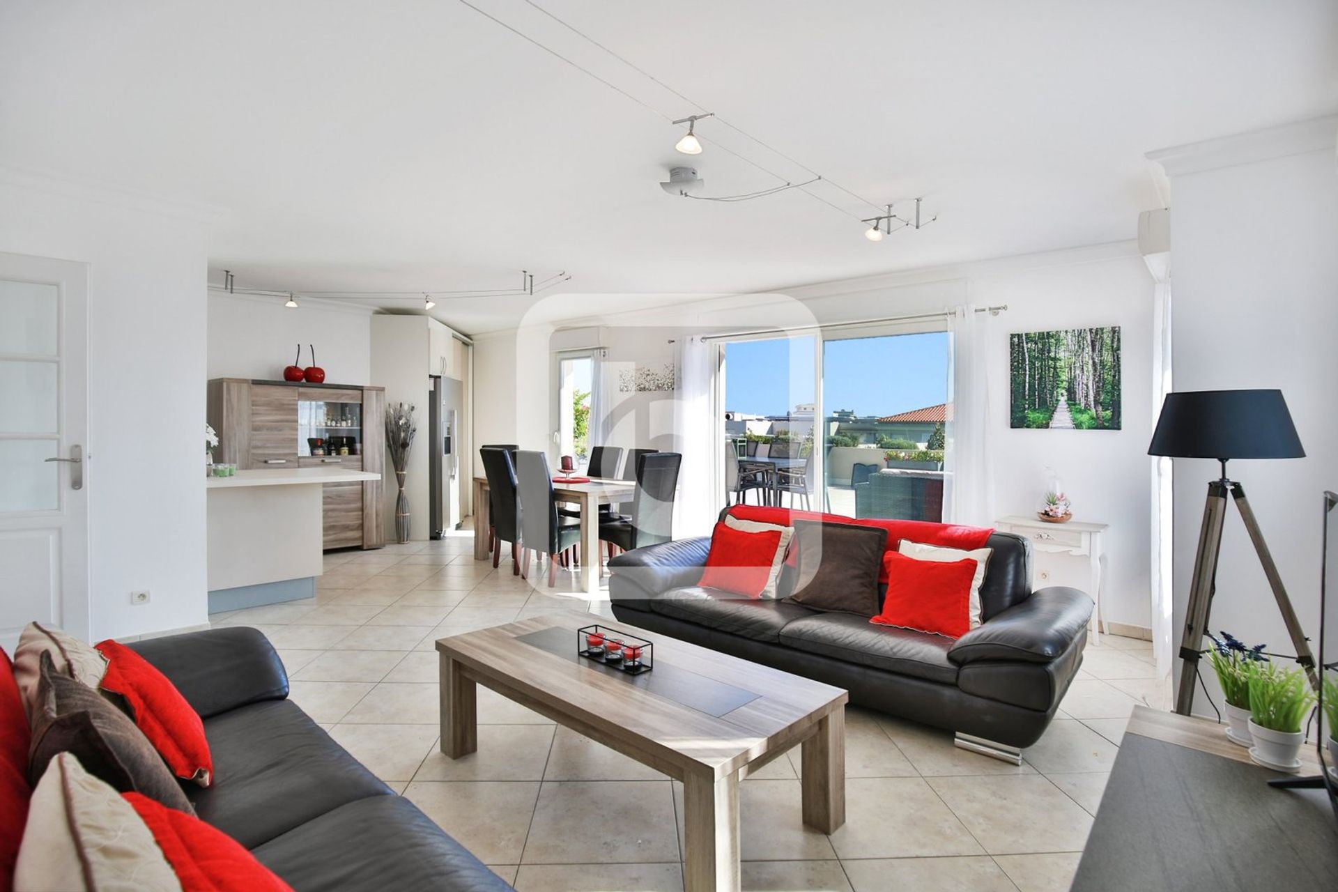 Condominium in Juan-les-Pins, Provence-Alpes-Côte d'Azur 10049619