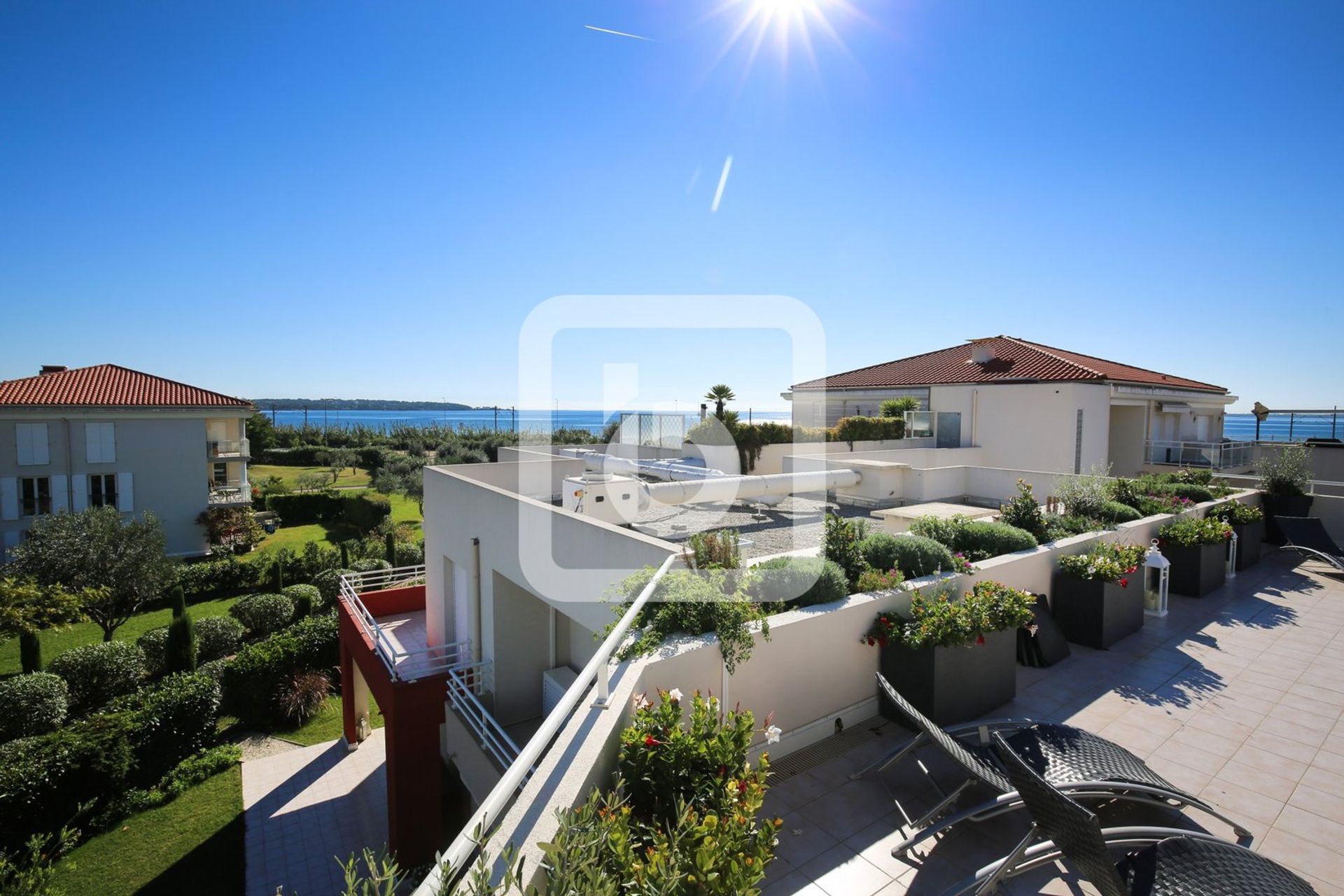 Condominium dans Juan les Pins, Provence-Alpes-Côte d'Azur 10049619