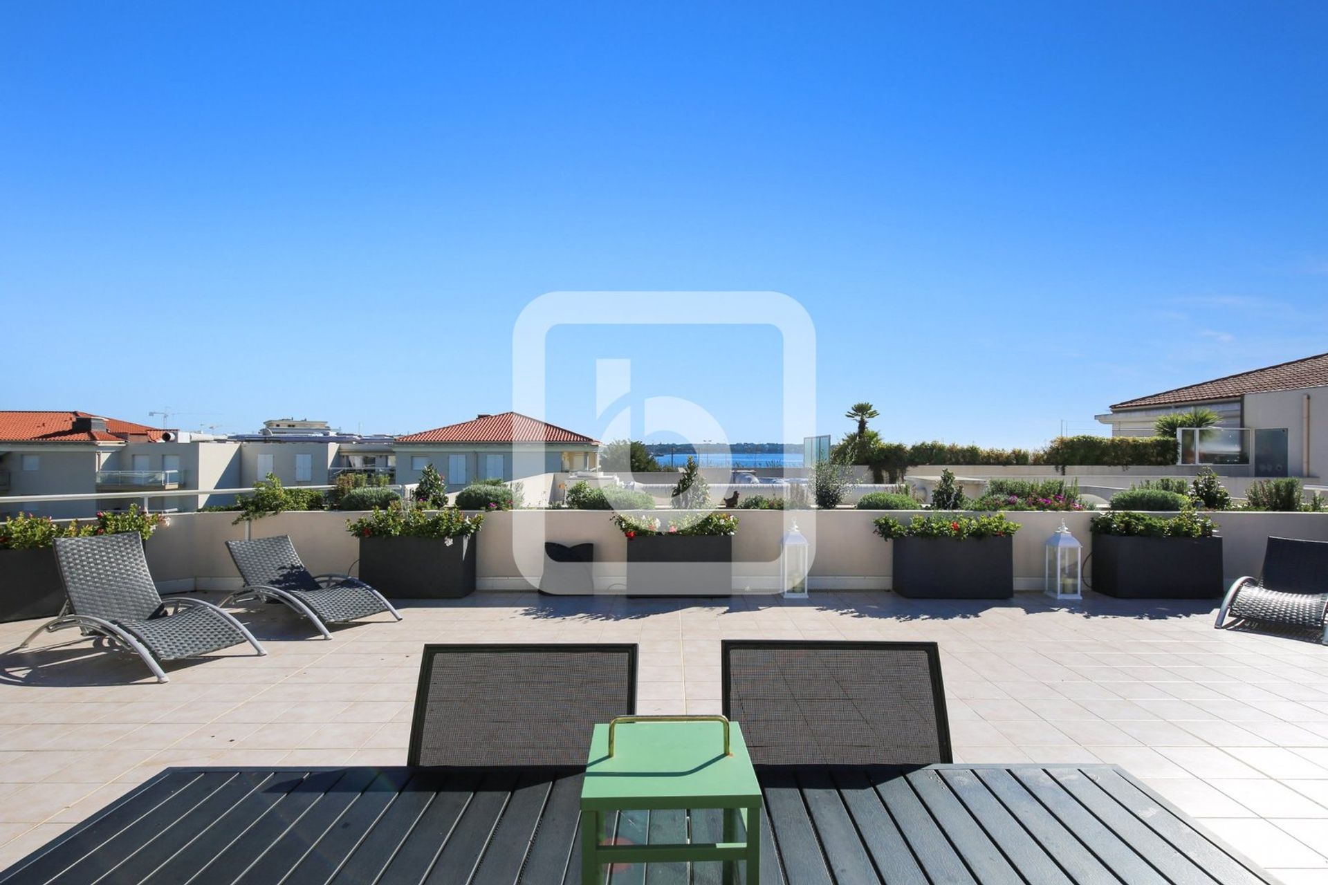 Condominium dans Juan les Pins, Provence-Alpes-Côte d'Azur 10049619