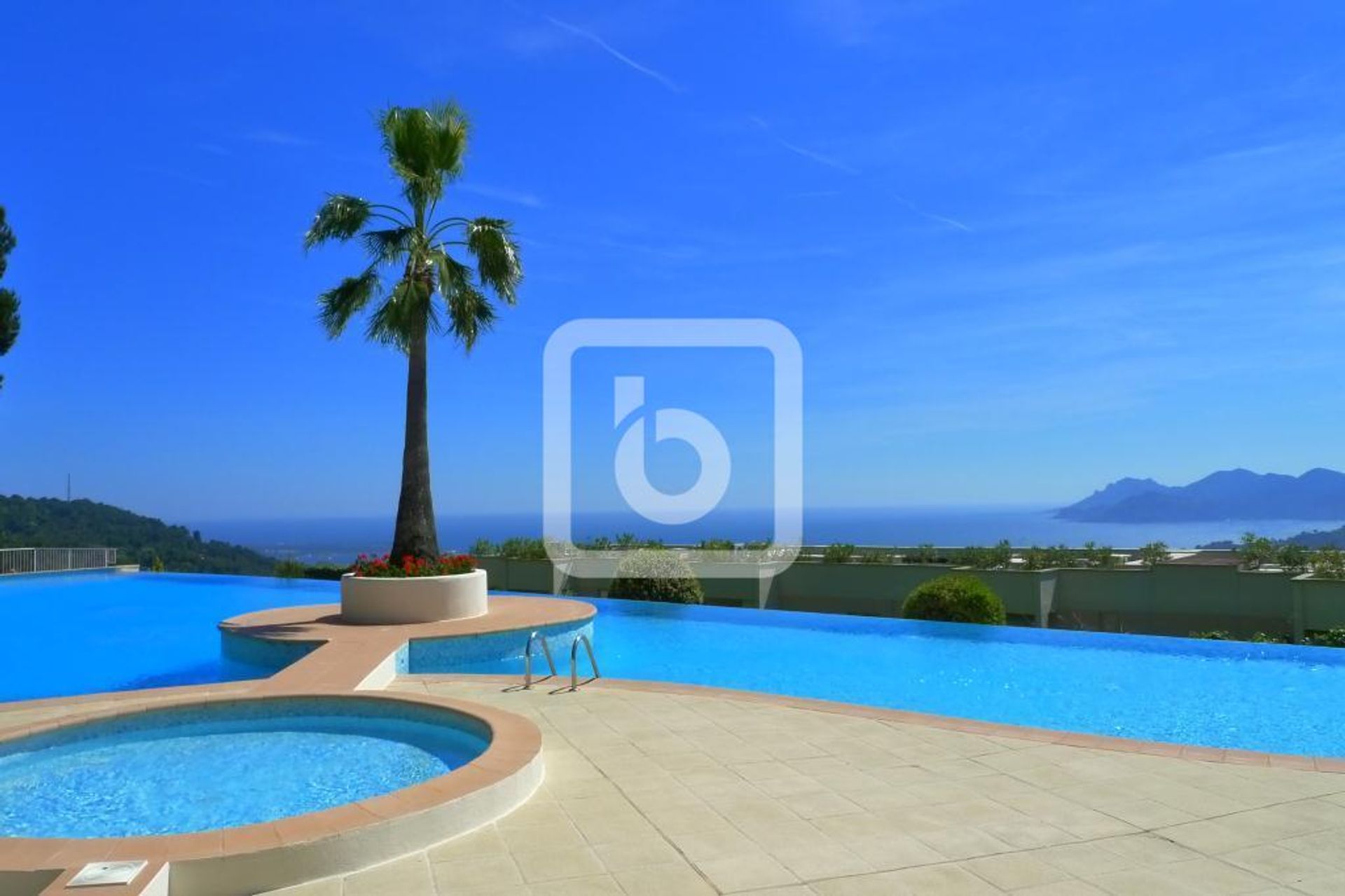 Condominium in Cannes, Provence-Alpes-Cote D'azur 10049628