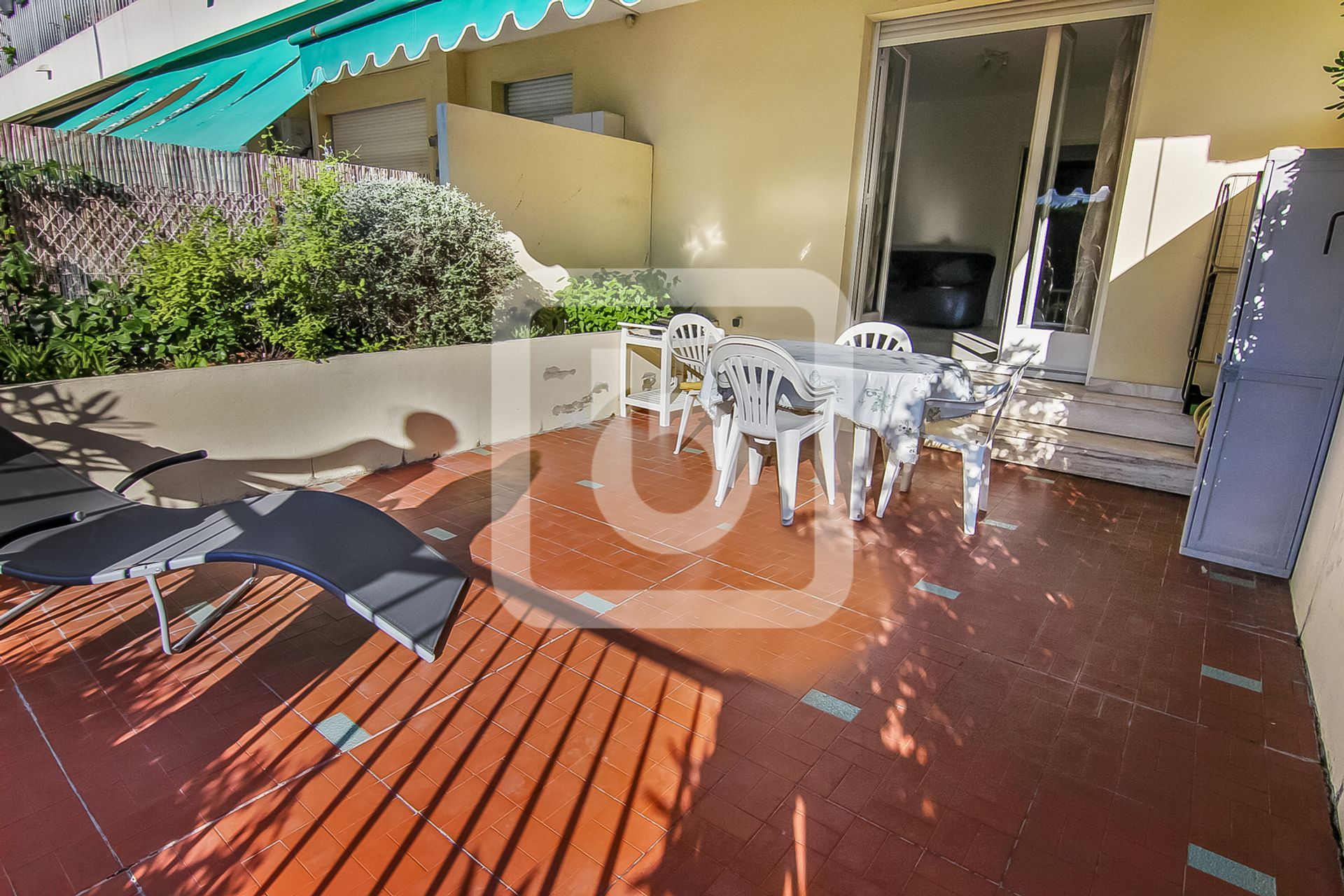 Condominium in Juan-les-Pins, Provence-Alpes-Côte d'Azur 10049638