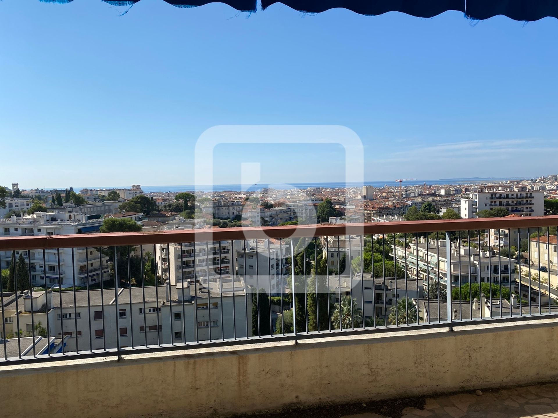 公寓 在 Nice, Provence-Alpes-Cote D'azur 10049689