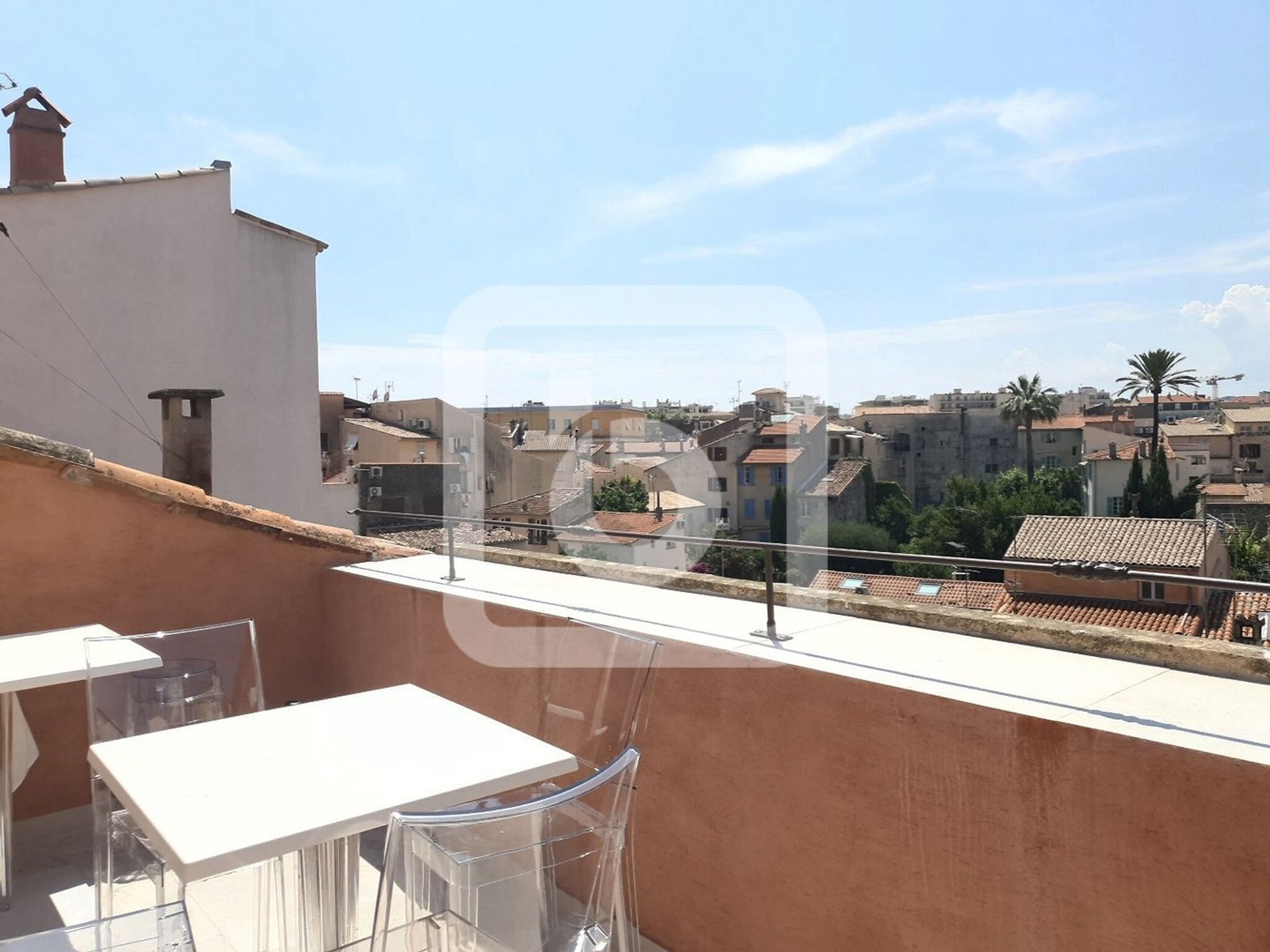 بيت في Antibes, Provence-Alpes-Cote D'azur 10049694