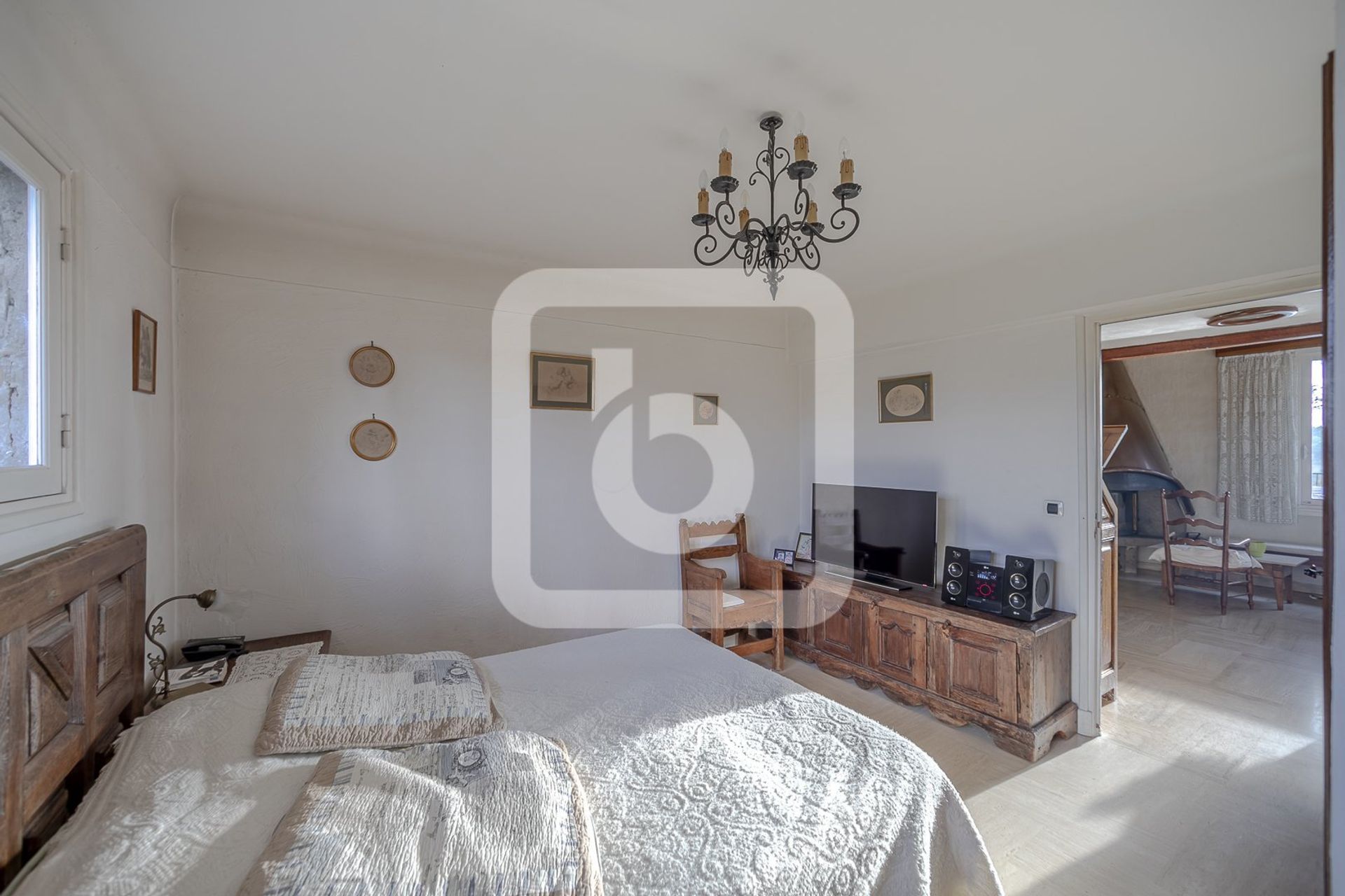 Hus i Biot, Provence-Alpes-Cote D'azur 10049697