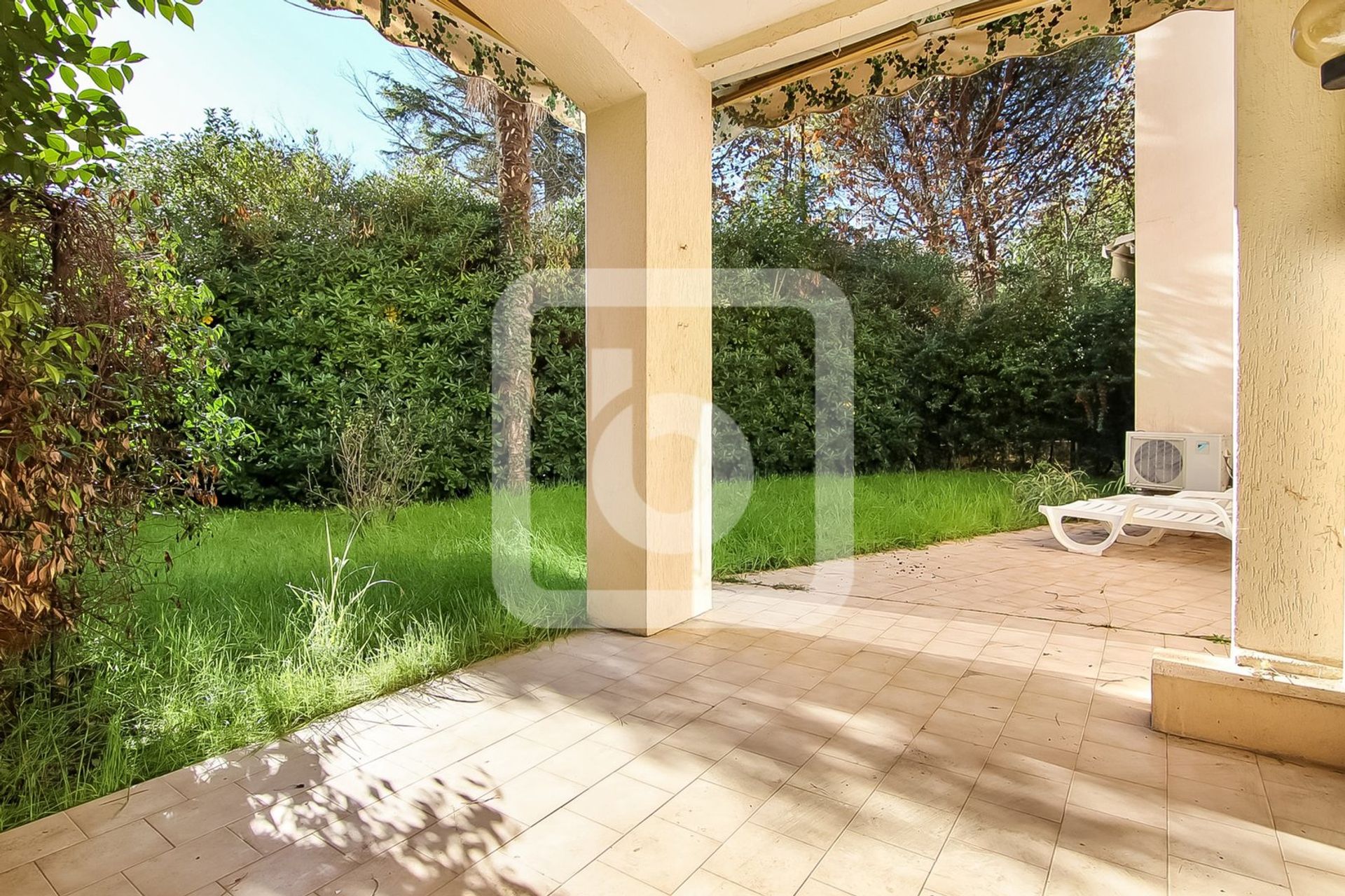 Condominium in Mougins, Provence-Alpes-Côte d'Azur 10049699