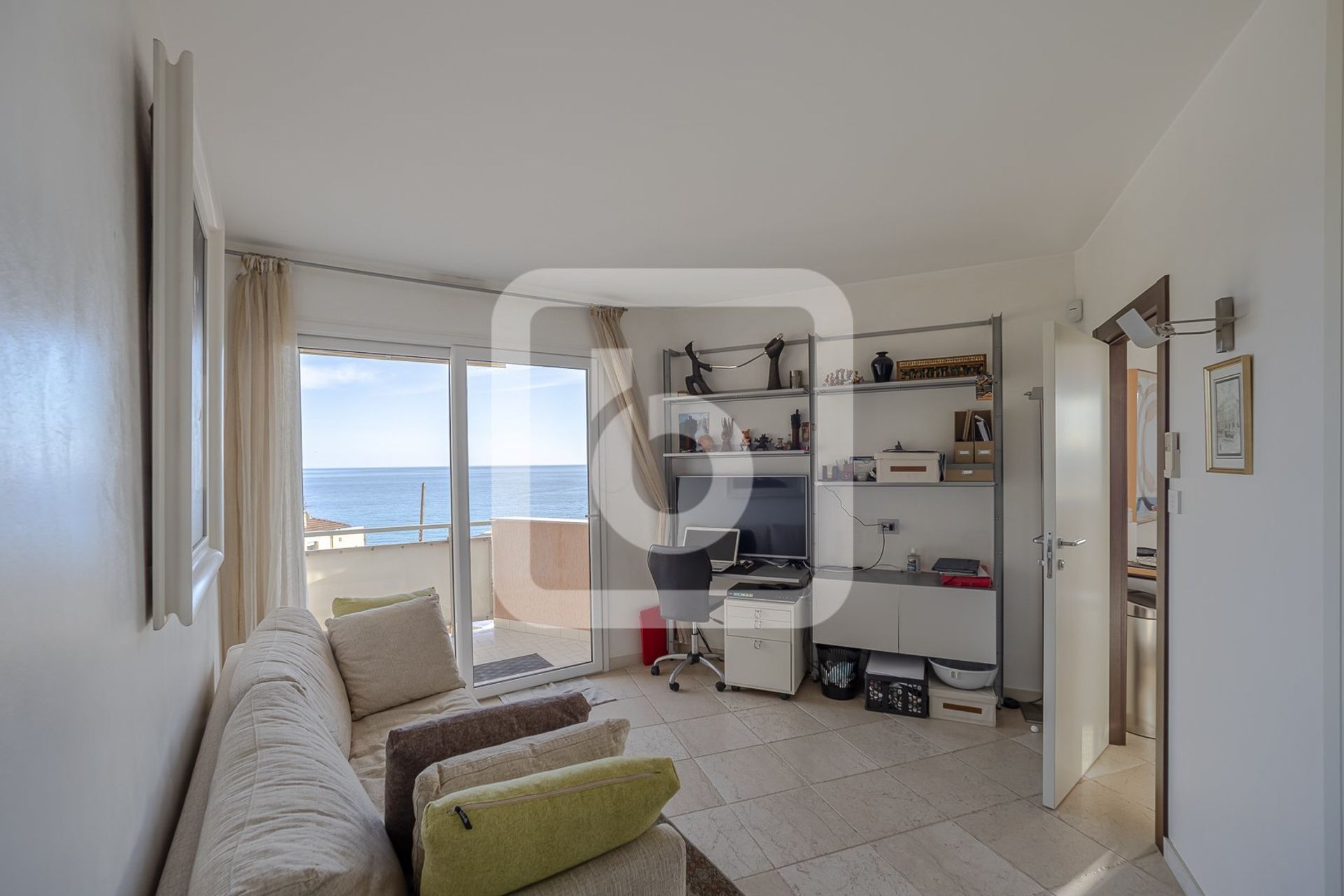 Condominium in Menton, Provence-Alpes-Cote D'azur 10049731