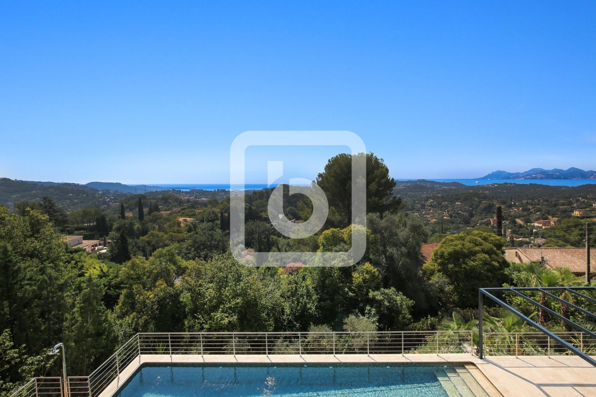 Hus i Mougins, Provence-Alpes-Cote D'azur 10049795