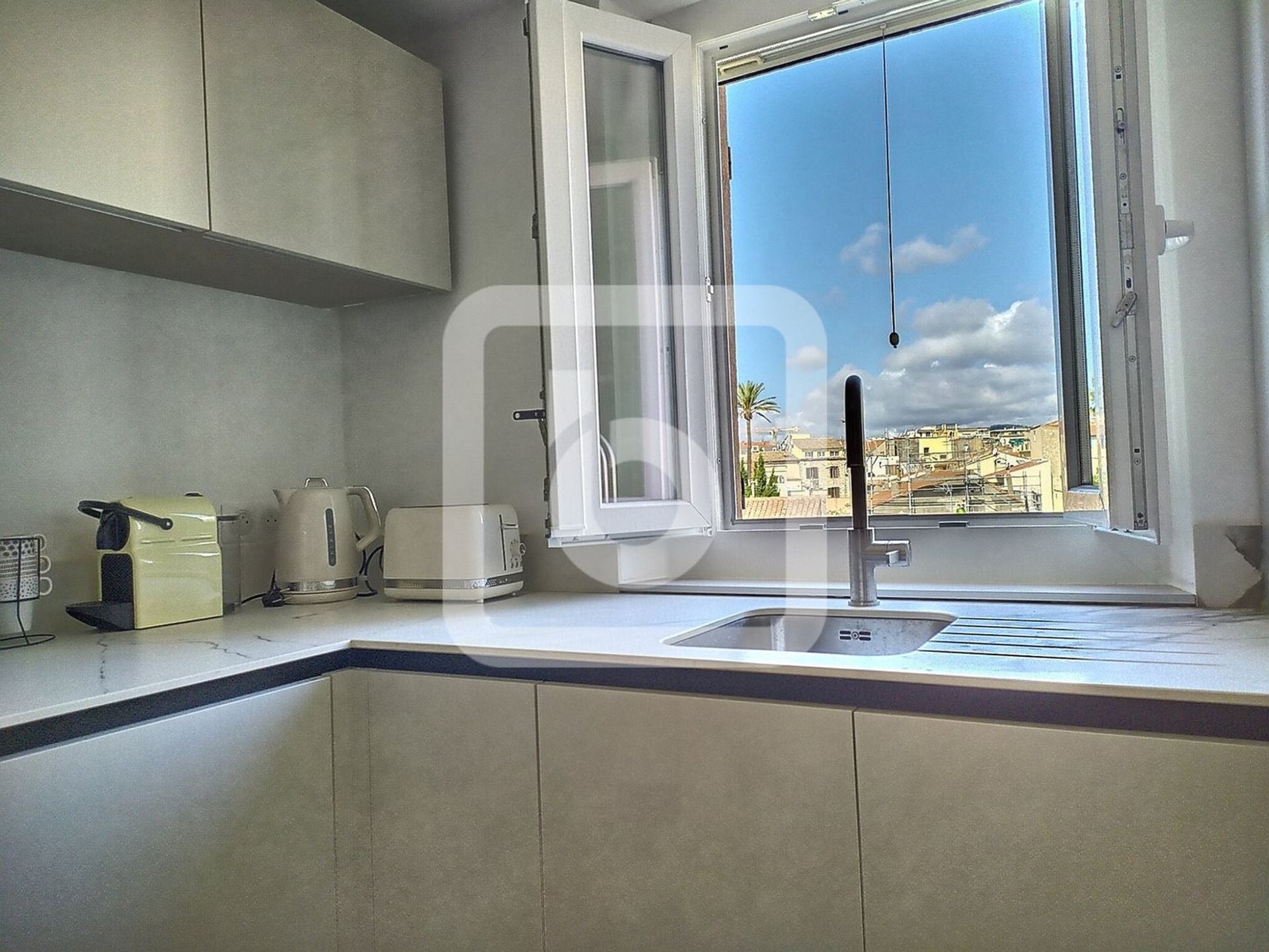 בַּיִת ב Antibes, Provence-Alpes-Cote D'azur 10049876