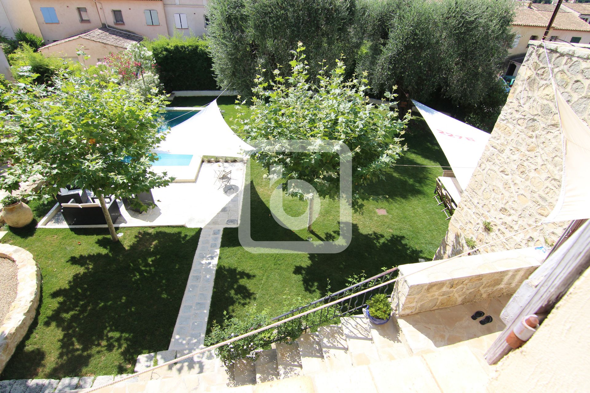 House in Le Rouret, Provence-Alpes-Cote D'azur 10049896