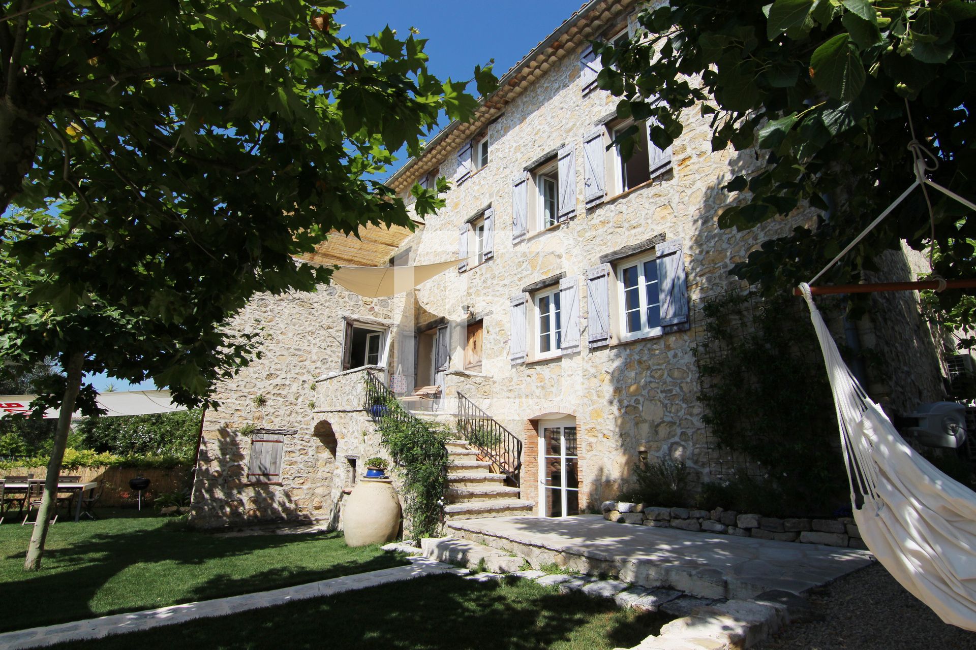 House in Le Rouret, Provence-Alpes-Cote D'azur 10049896