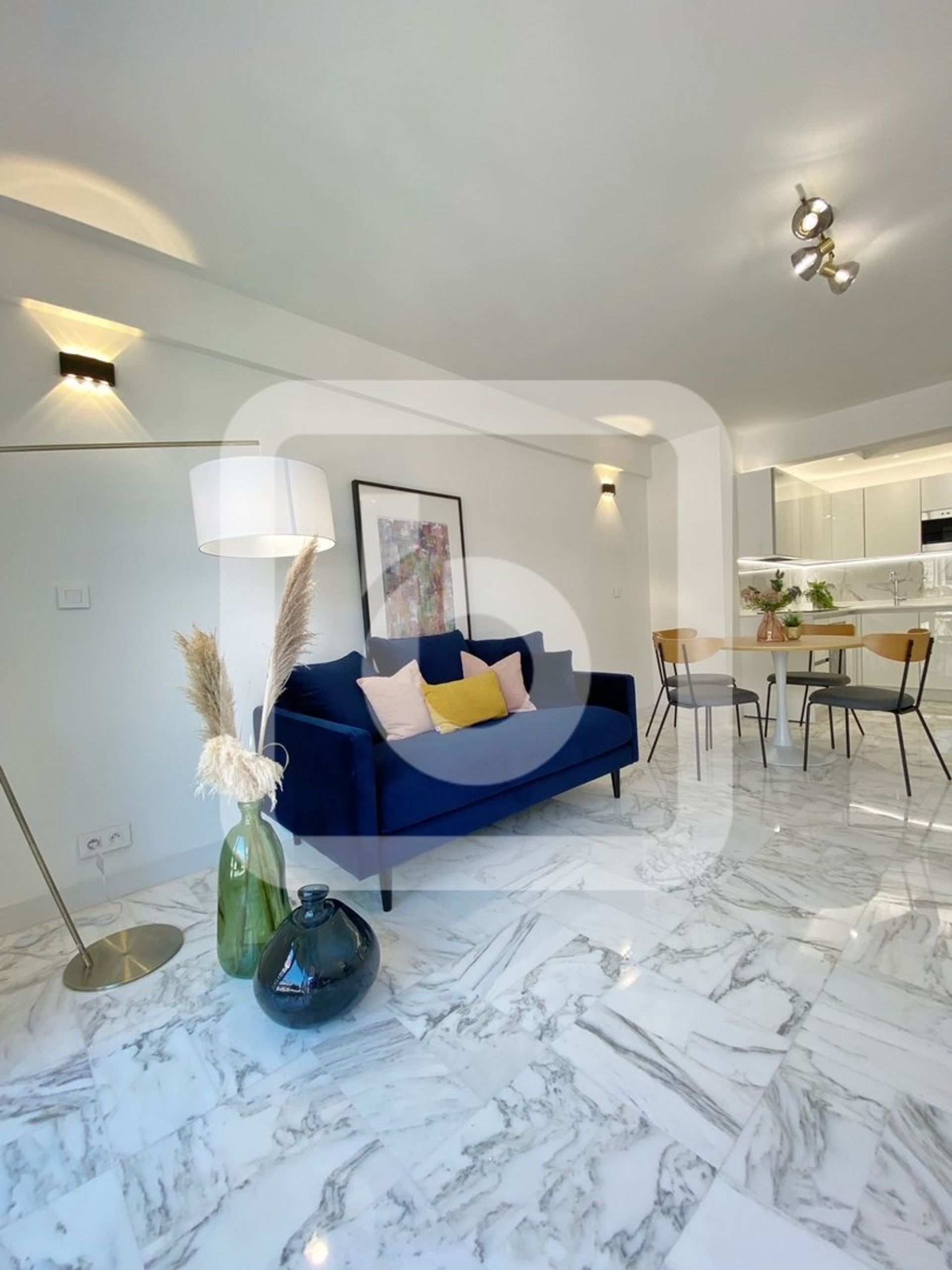 Condominium dans Nice, Provence-Alpes-Cote D'azur 10049904