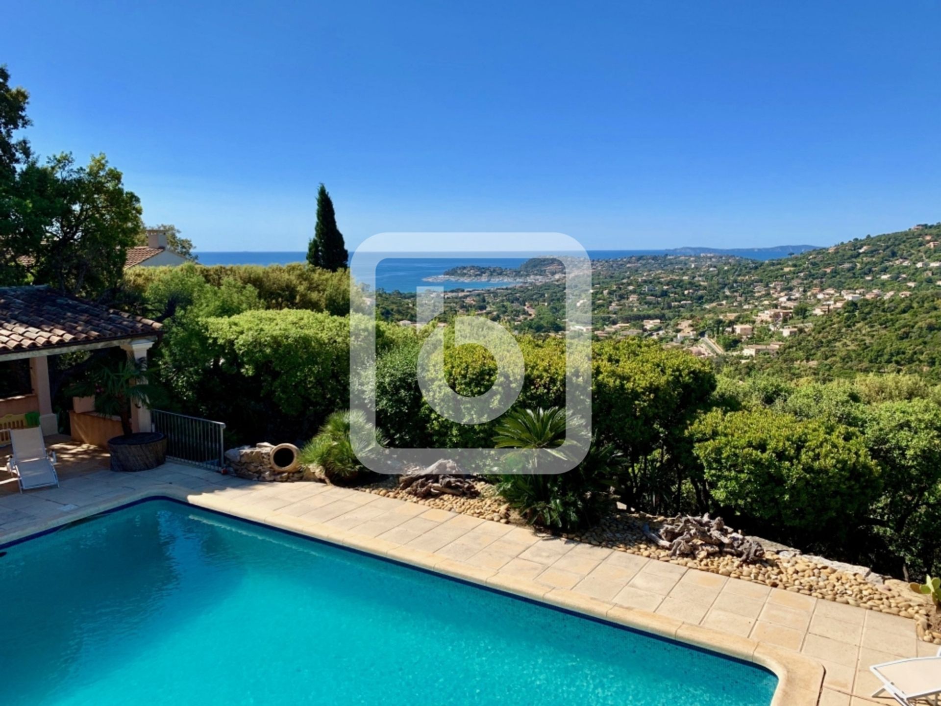 Talo sisään Cavalaire Sur Mer, Provence-Alpes-Cote D'azur 10050000