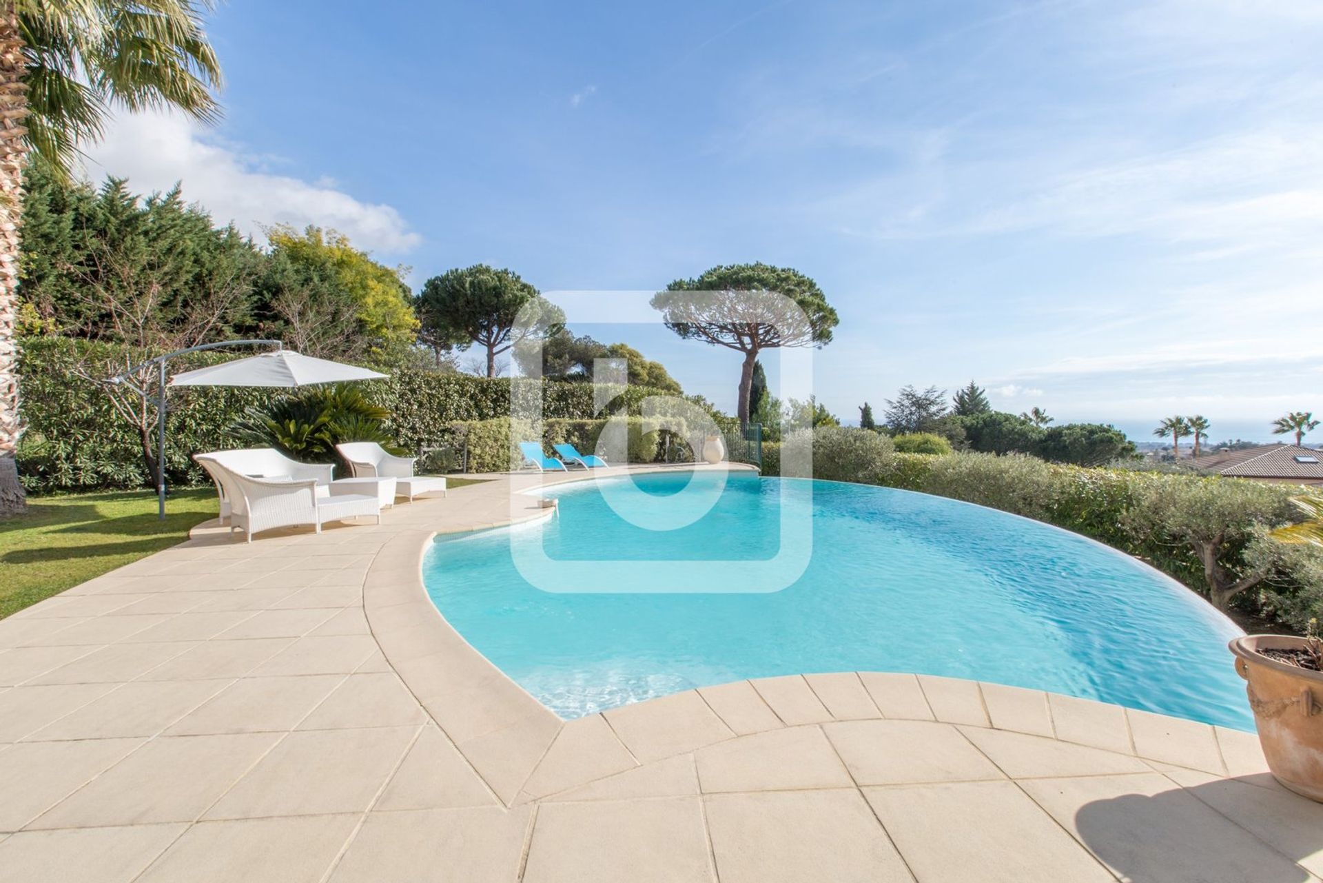 casa en Villeneuve-Loubet, Provence-Alpes-Cote d'Azur 10050043