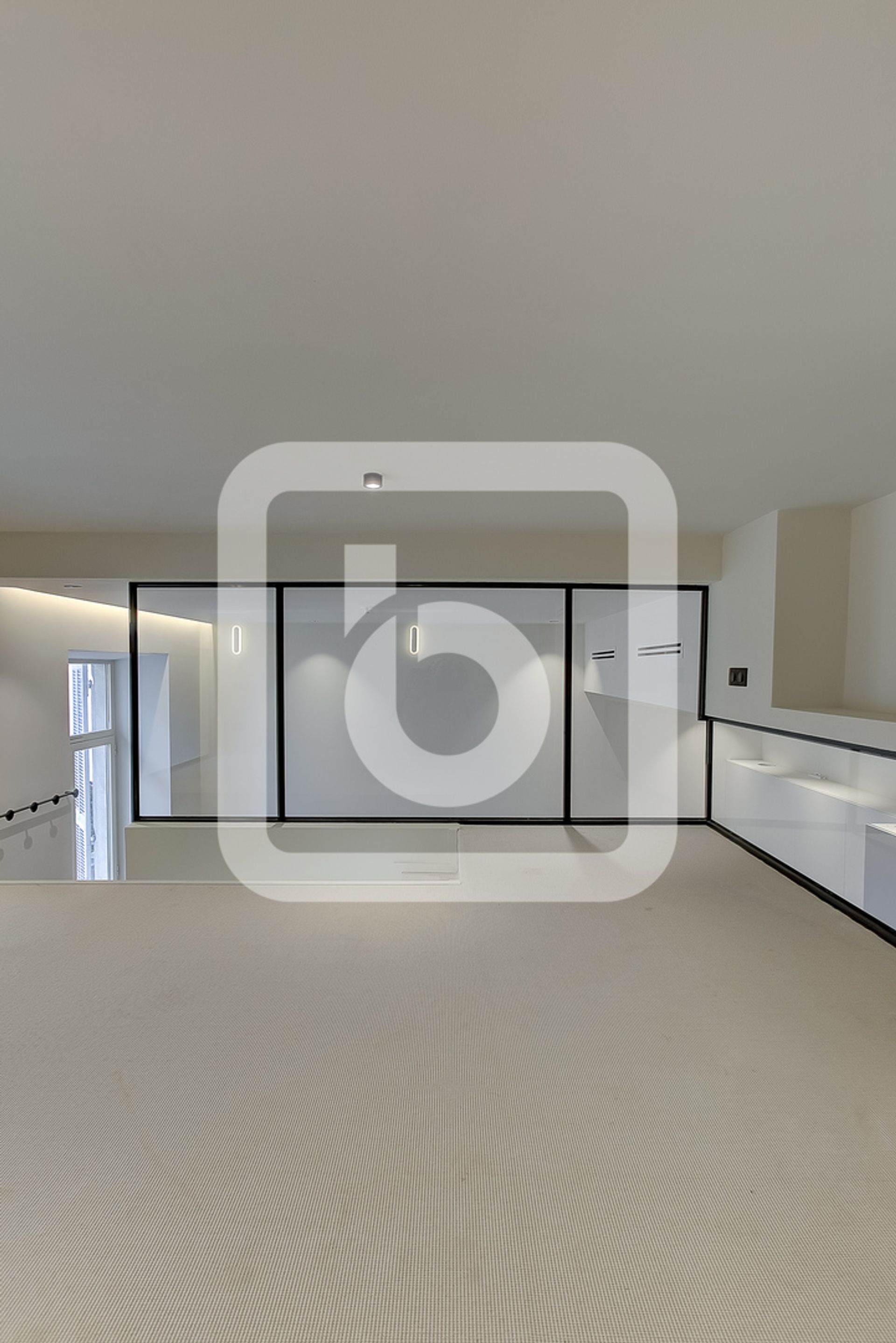 Condominium in Nice, Provence-Alpes-Cote D'azur 10050102