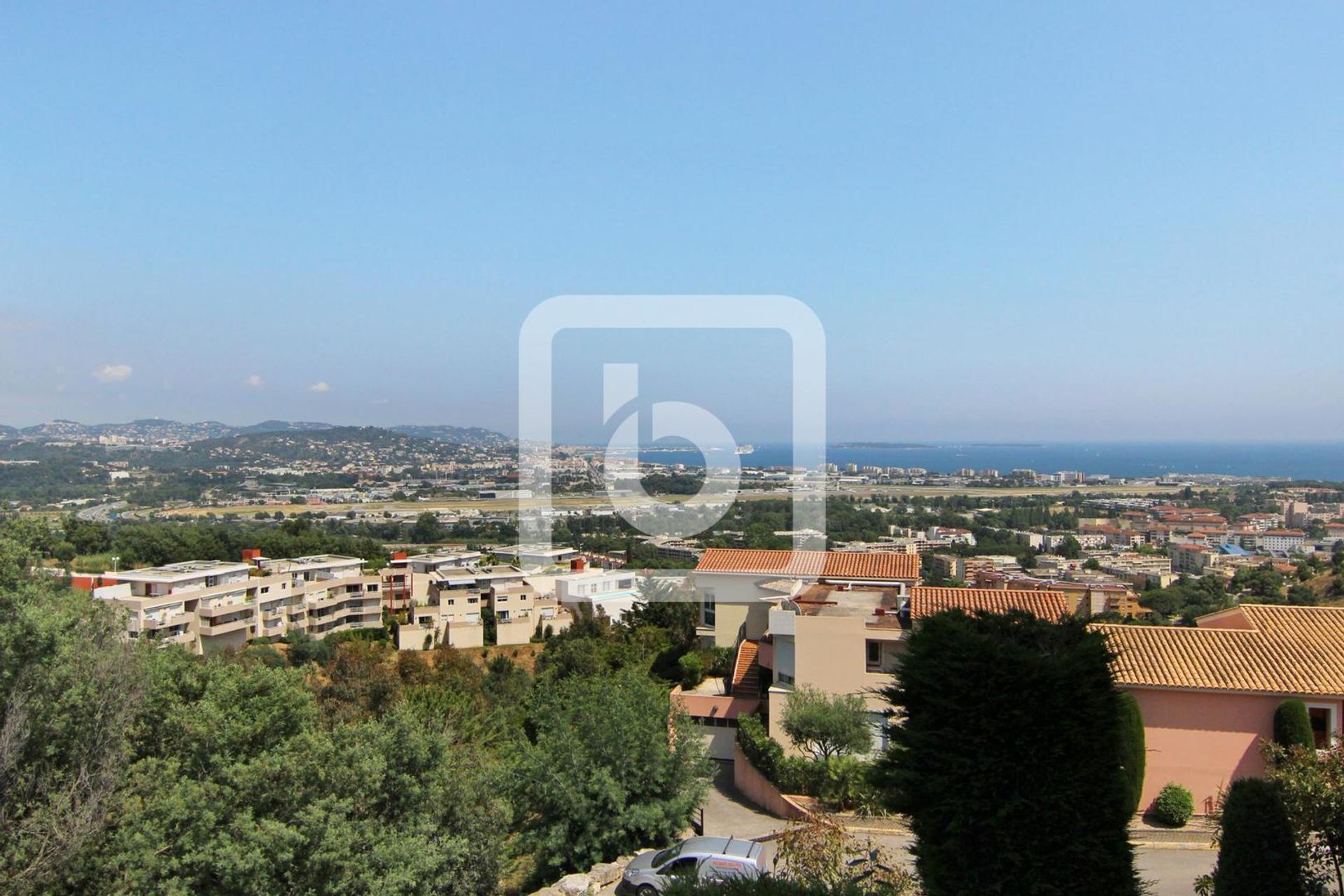 Condominium in Mandelieu-la-Napoule, Provence-Alpes-Cote d'Azur 10050243