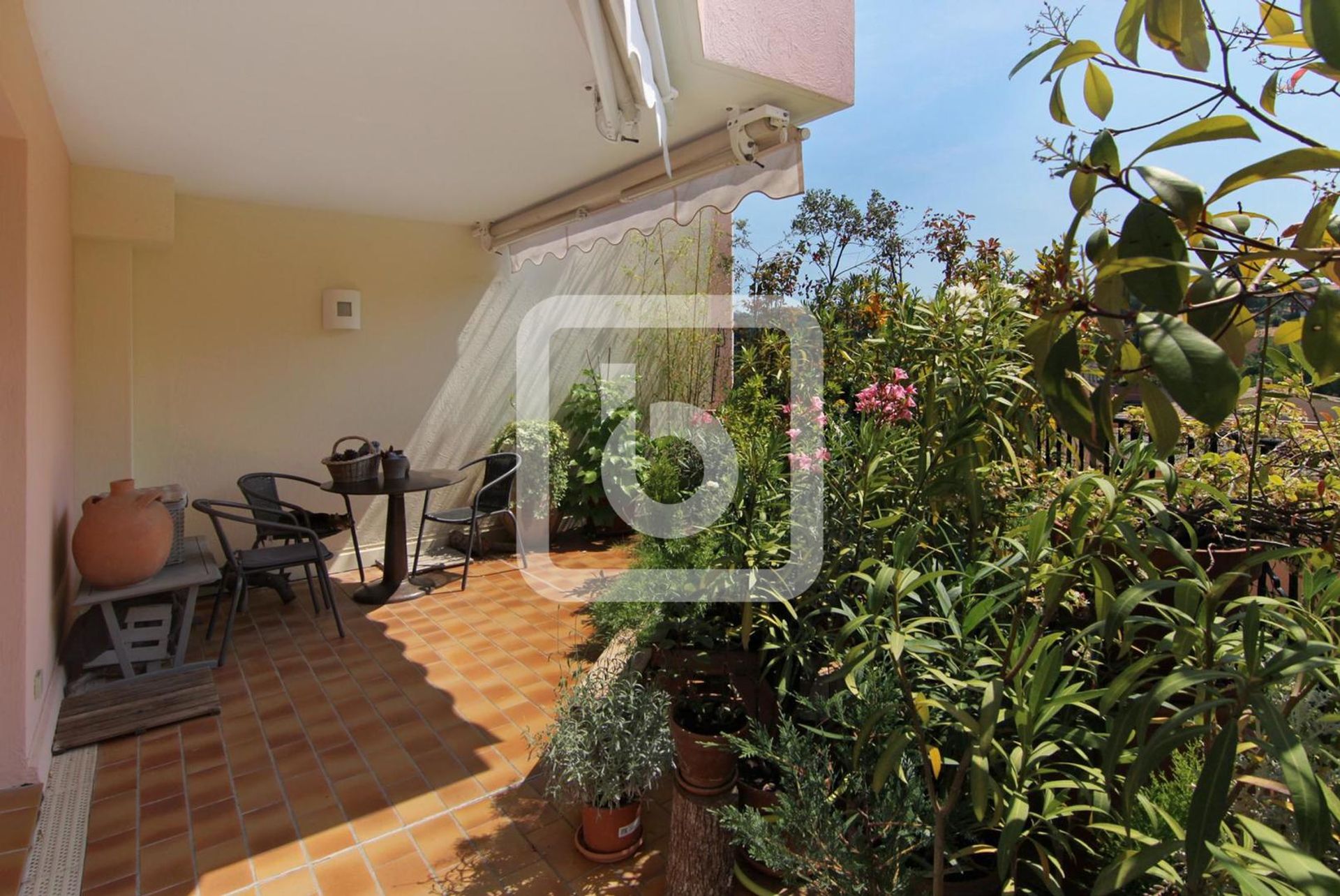 Condominium in Mandelieu-la-Napoule, Provence-Alpes-Cote d'Azur 10050243