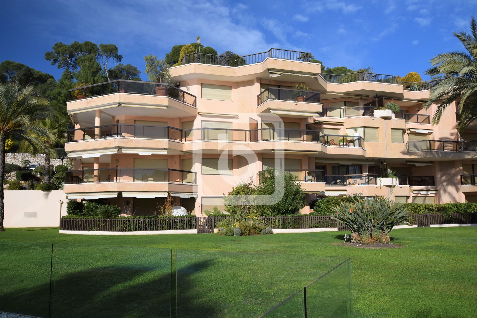 Condominium in Nice, Provence-Alpes-Cote D'azur 10050303