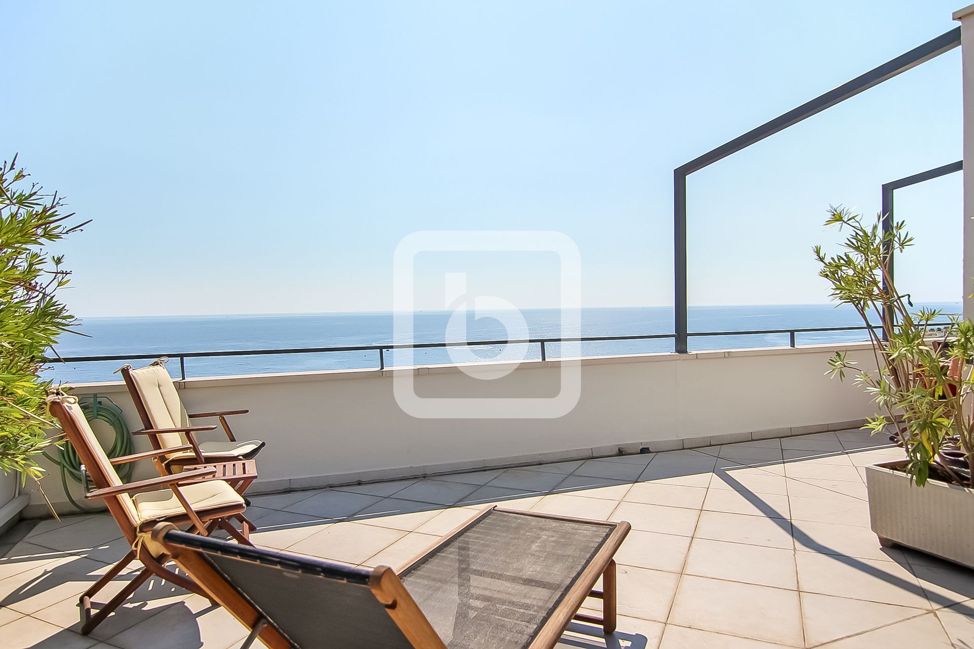 Condominium in Nice, Provence-Alpes-Cote D'azur 10050333