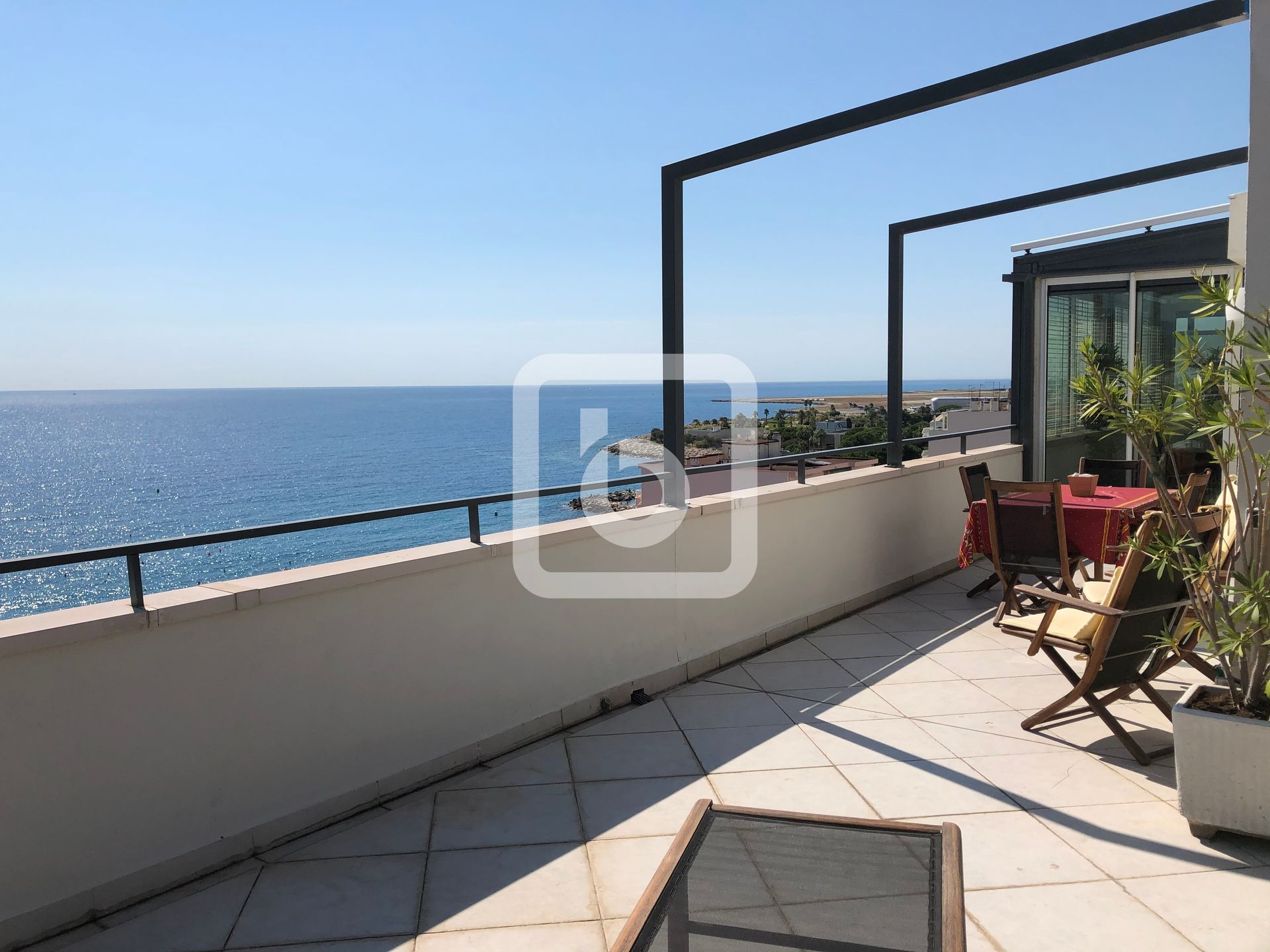 Condominium in Nice, Provence-Alpes-Cote D'azur 10050333