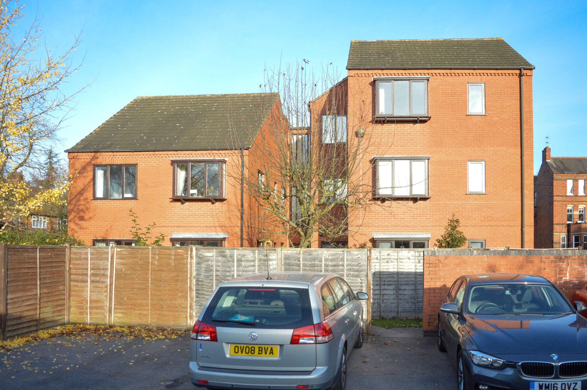 Condominium in Leicester,  10050371