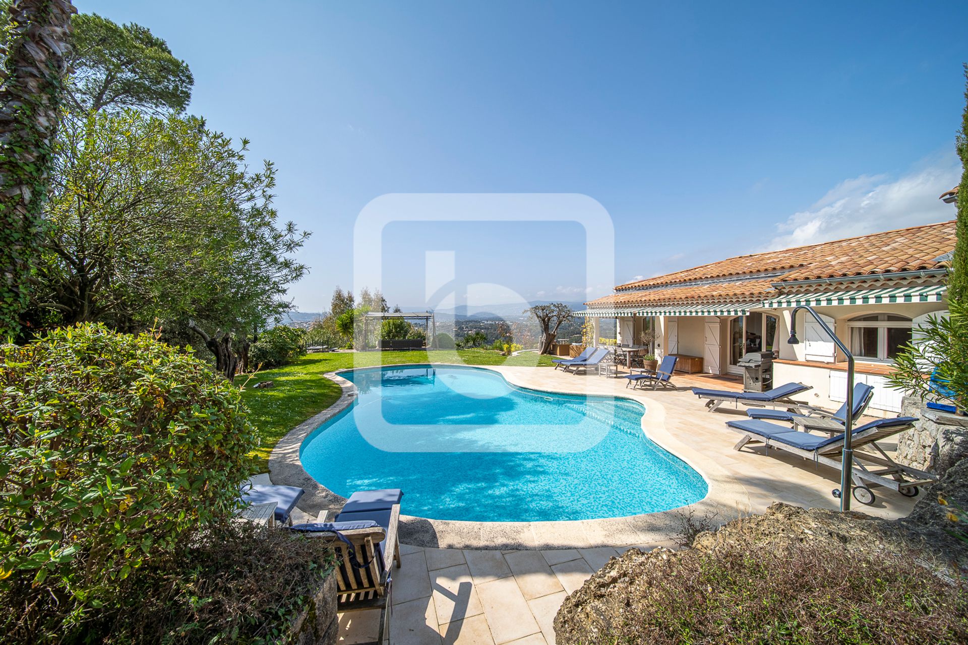 σπίτι σε Mougins, Provence-Alpes-Cote D'azur 10050497