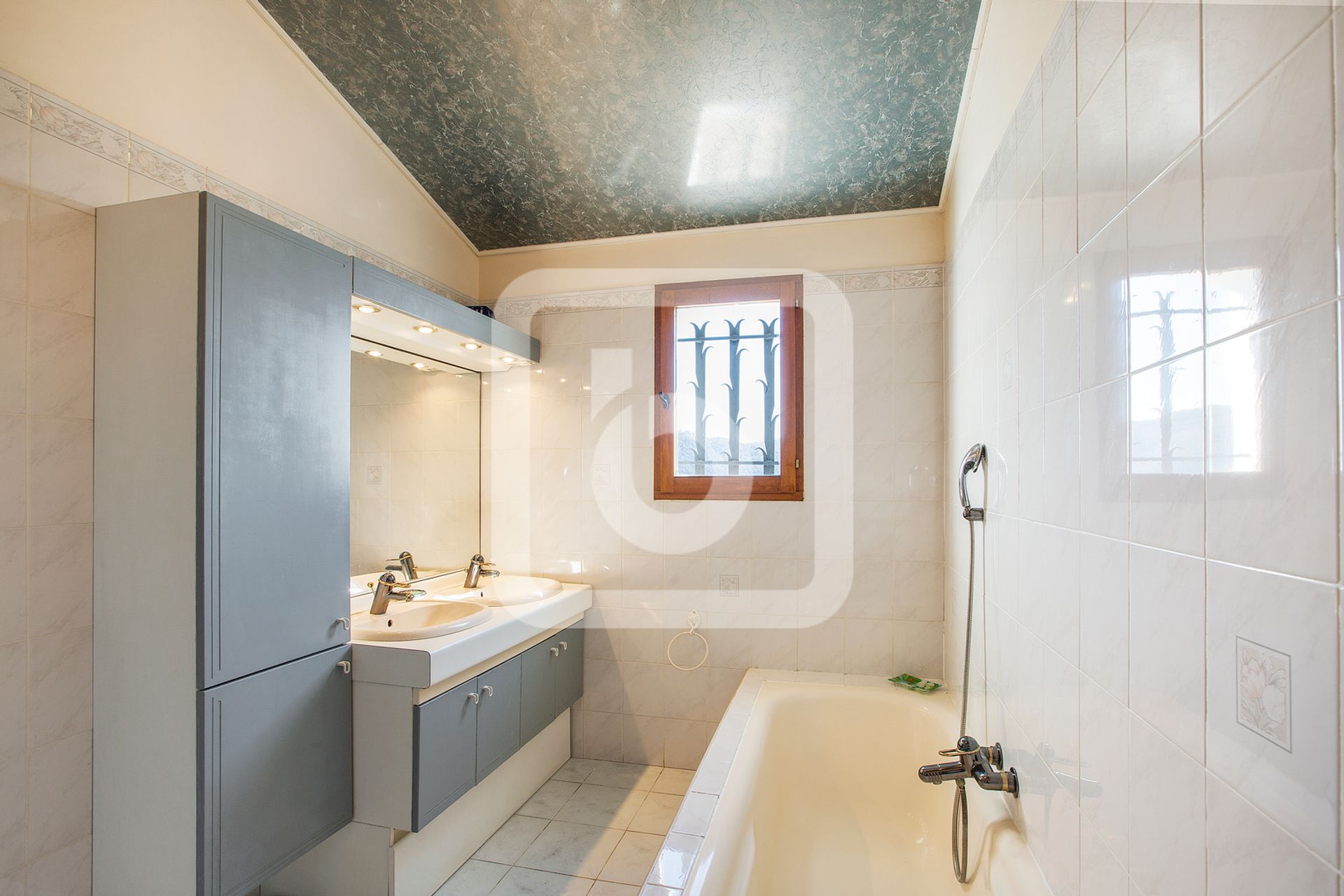 Hus i Drap, Provence-Alpes-Cote D'azur 10050567