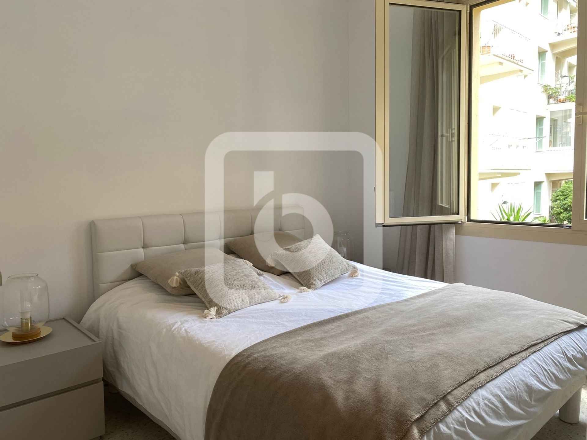 Condominium in Nice, Provence-Alpes-Cote D'azur 10050597