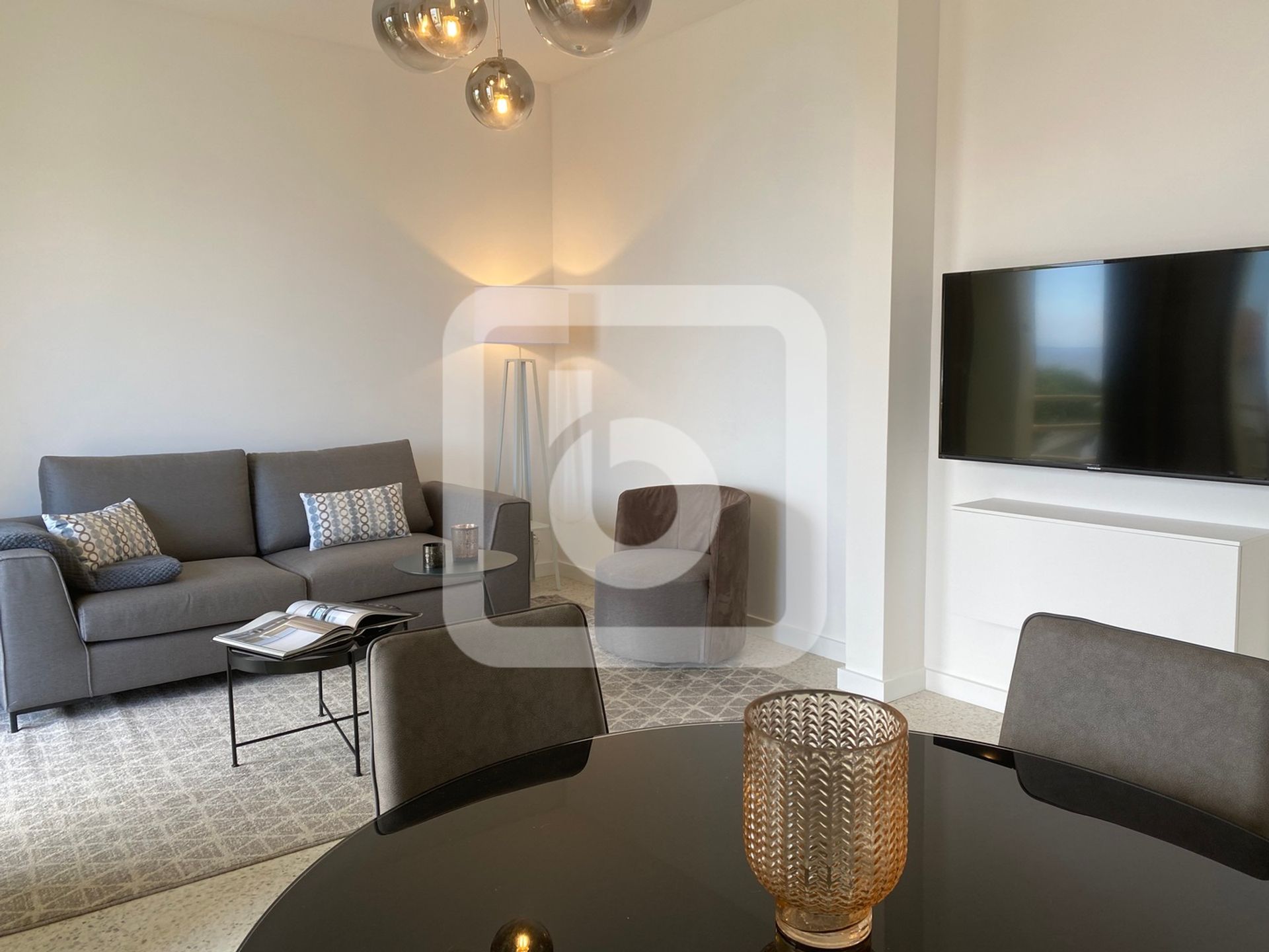 Condominium in Nice, Provence-Alpes-Cote D'azur 10050597