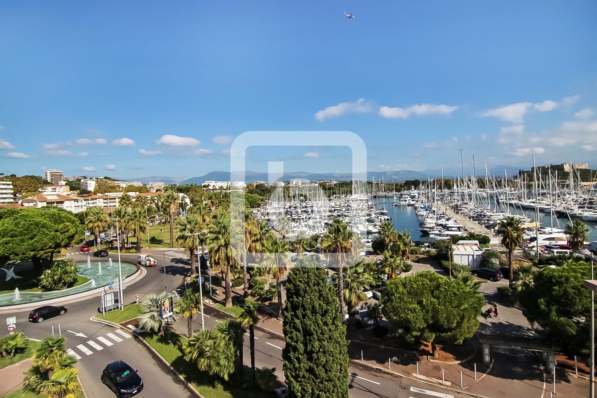 Condominium in Antibes, Provence-Alpes-Cote D'azur 10050653