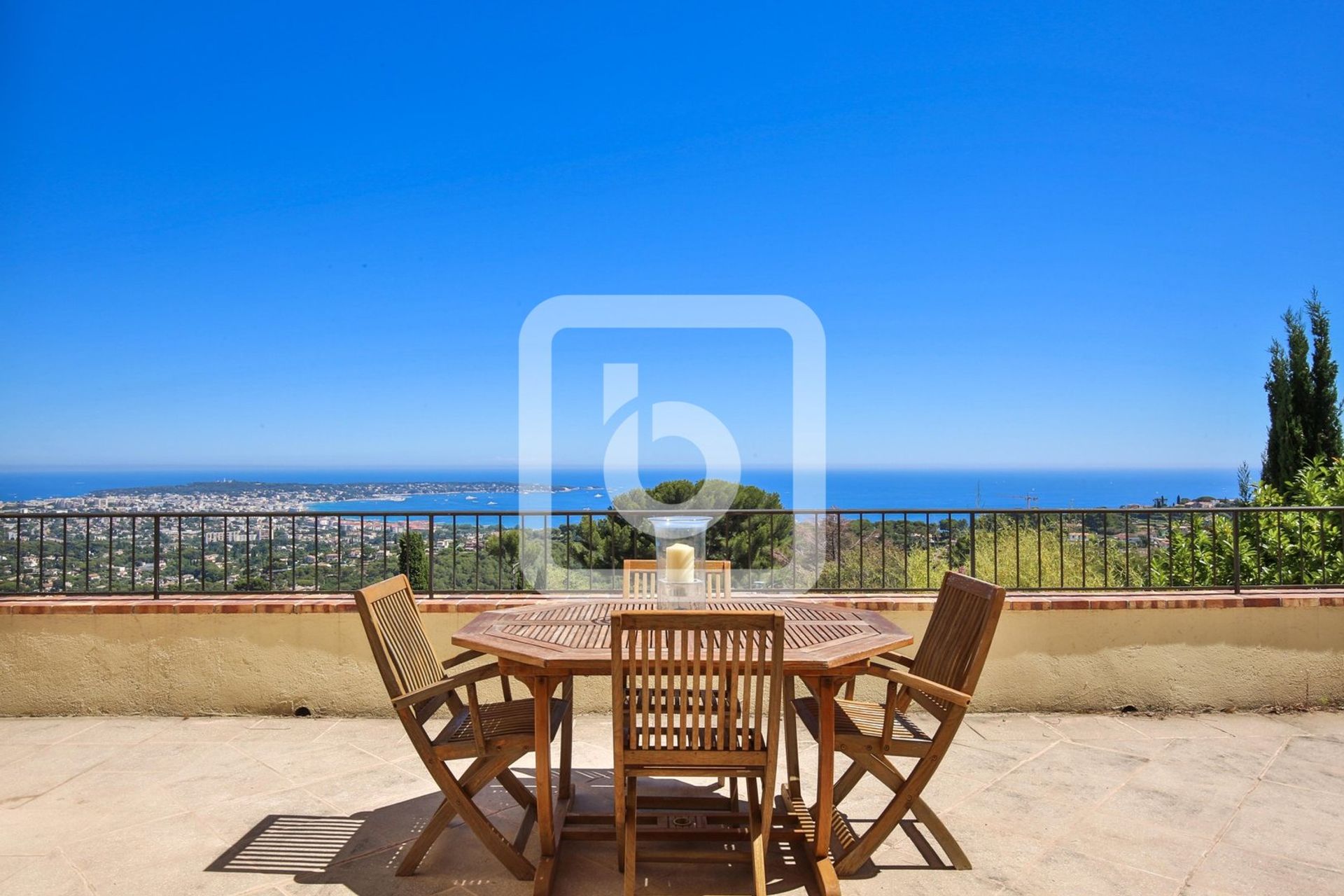 loger dans Golfe Juan, Provence-Alpes-Côte d'Azur 10050673