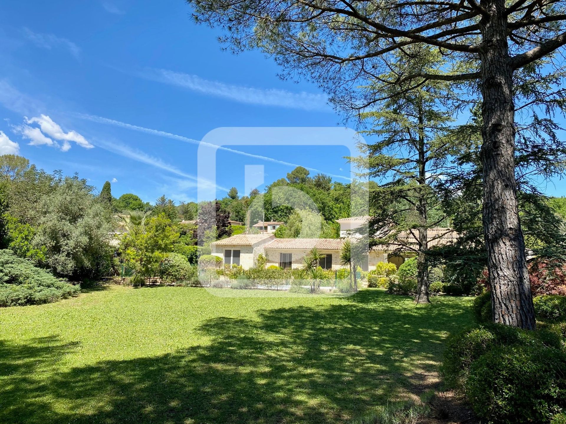 Hus i Le Bosquet, Provence-Alpes-Cote d'Azur 10050767