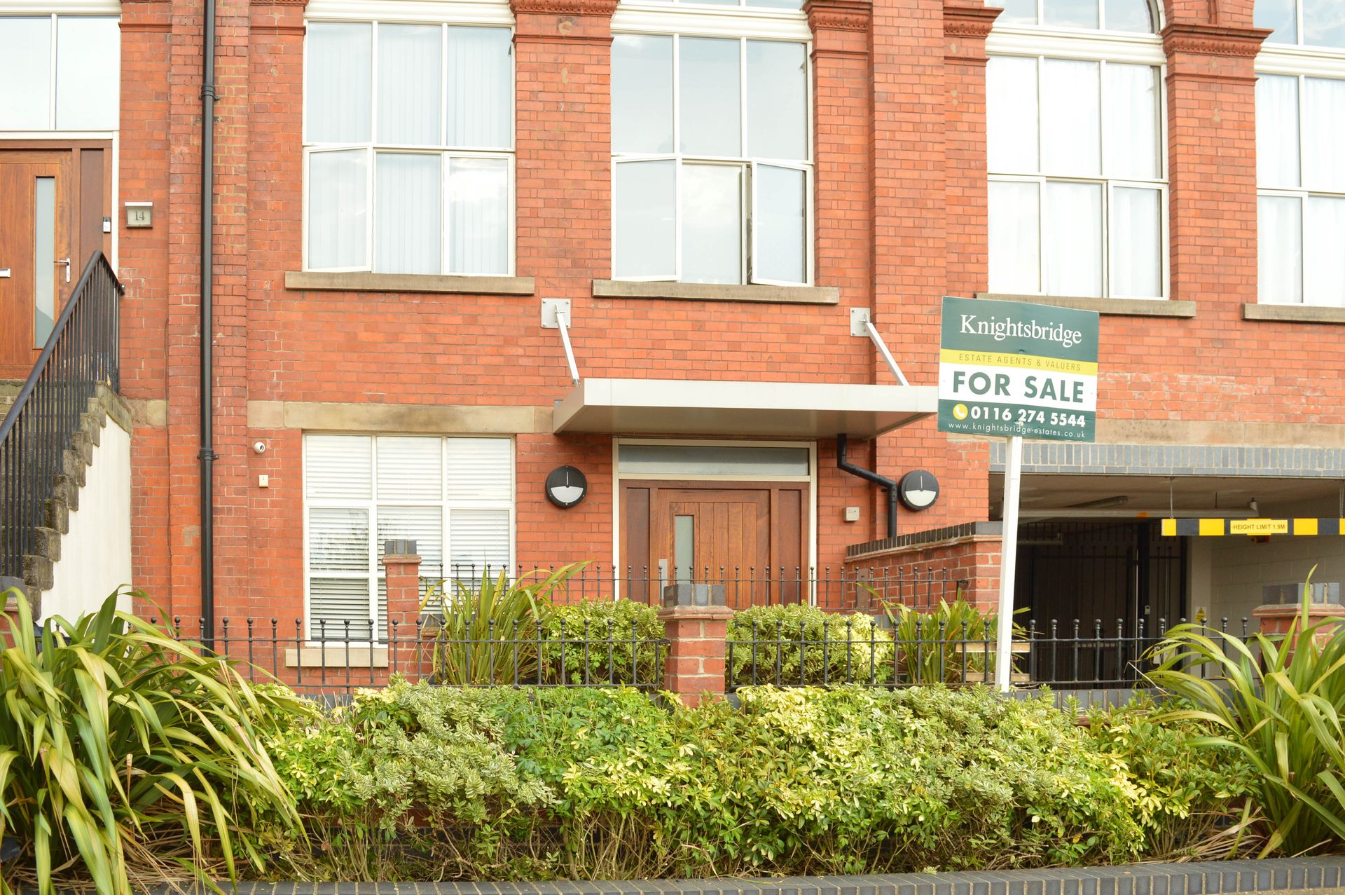 Condominium in Leicester,  10050950