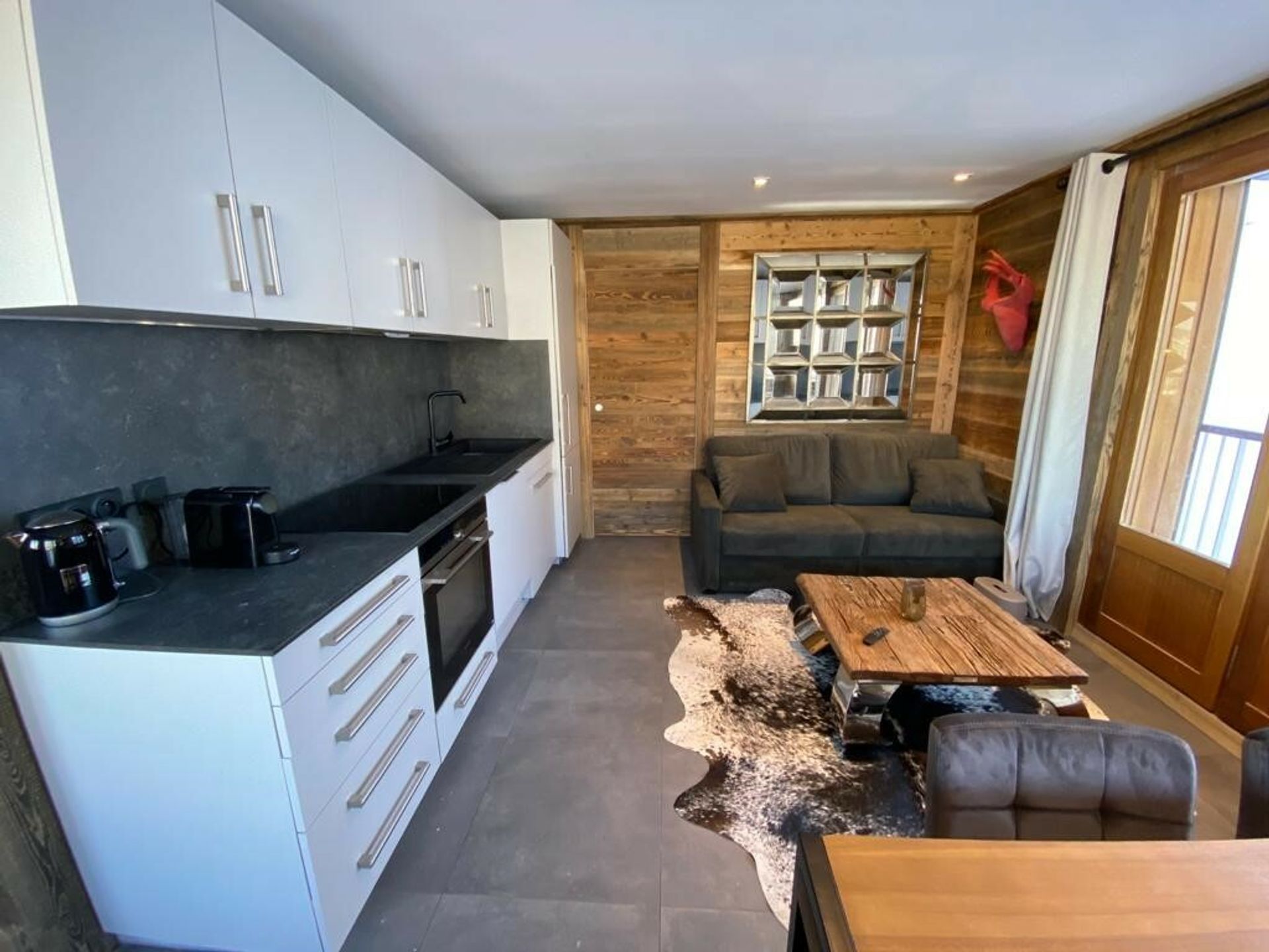 Condominium in Courchevel Moriond, Rhone-Alpes 10051695