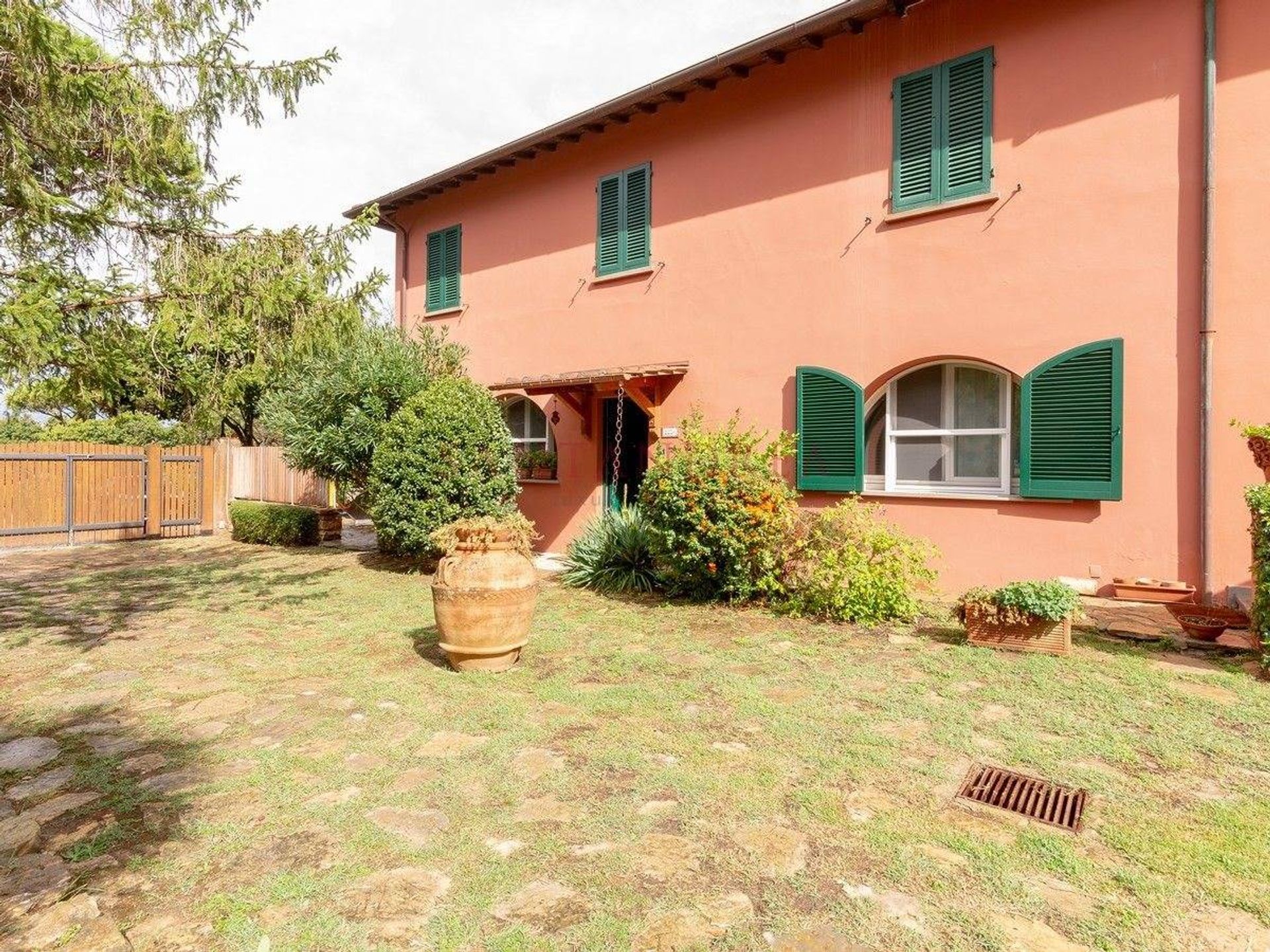 Condominium dans Livourne, Toscane 10052204