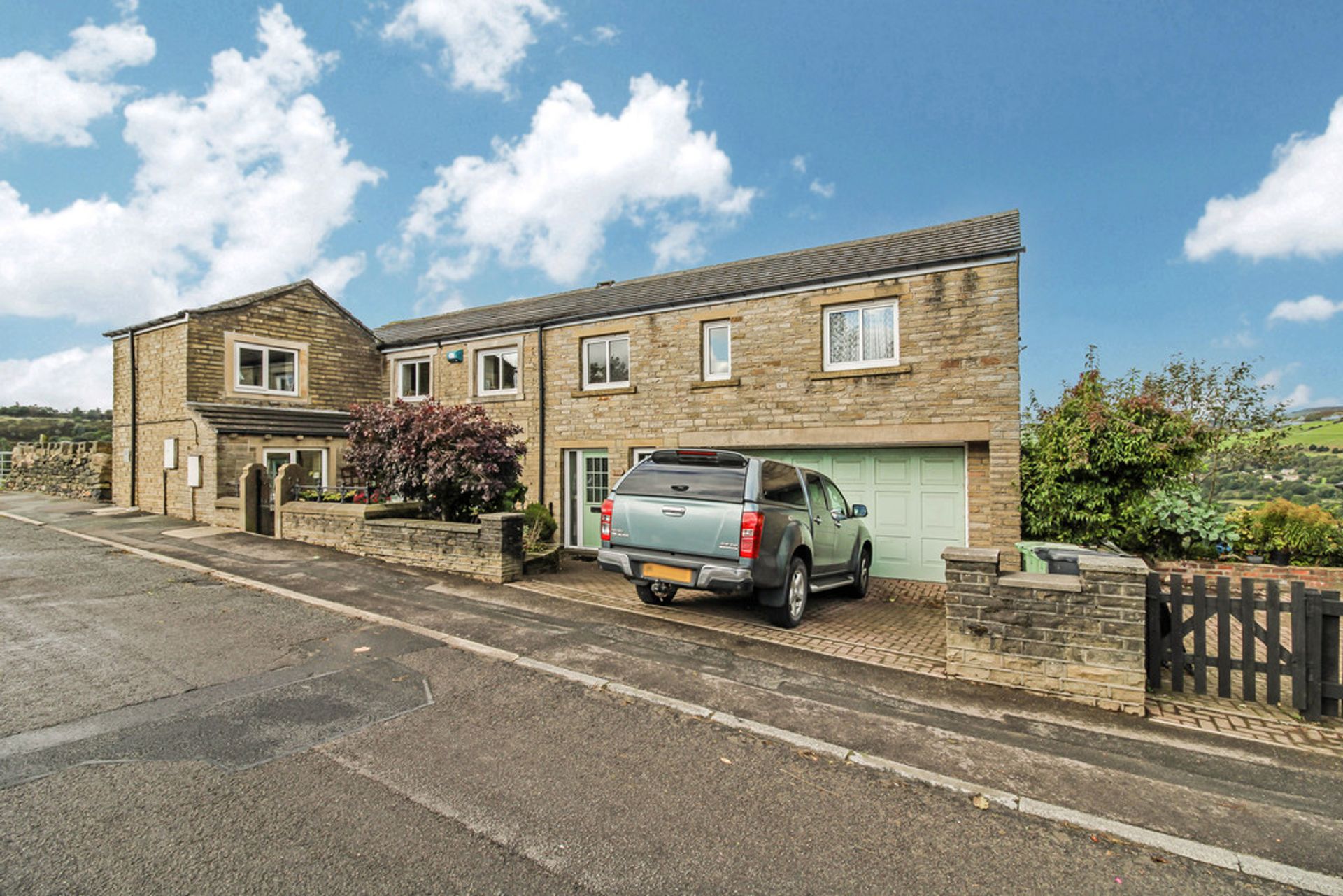 Rumah di Linthwaite, Kirklees 10053615