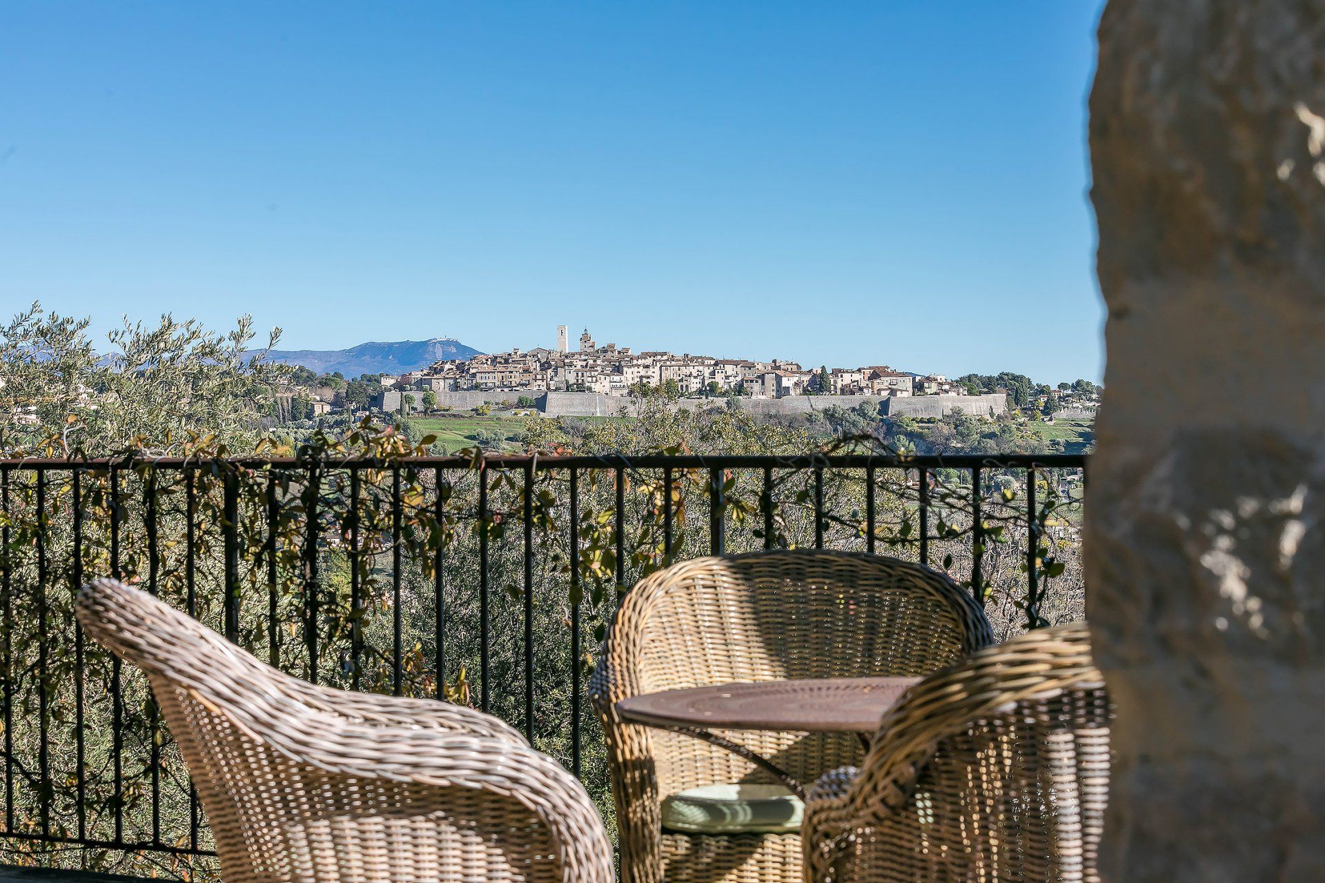 Talo sisään La Colle-sur-Loup, Provence-Alpes-Cote d'Azur 10053828