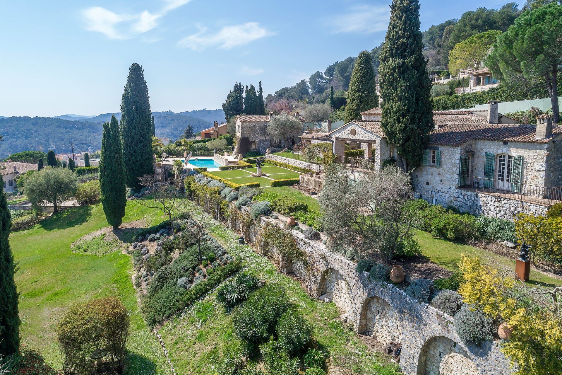 Talo sisään La Colle-sur-Loup, Provence-Alpes-Cote d'Azur 10053828