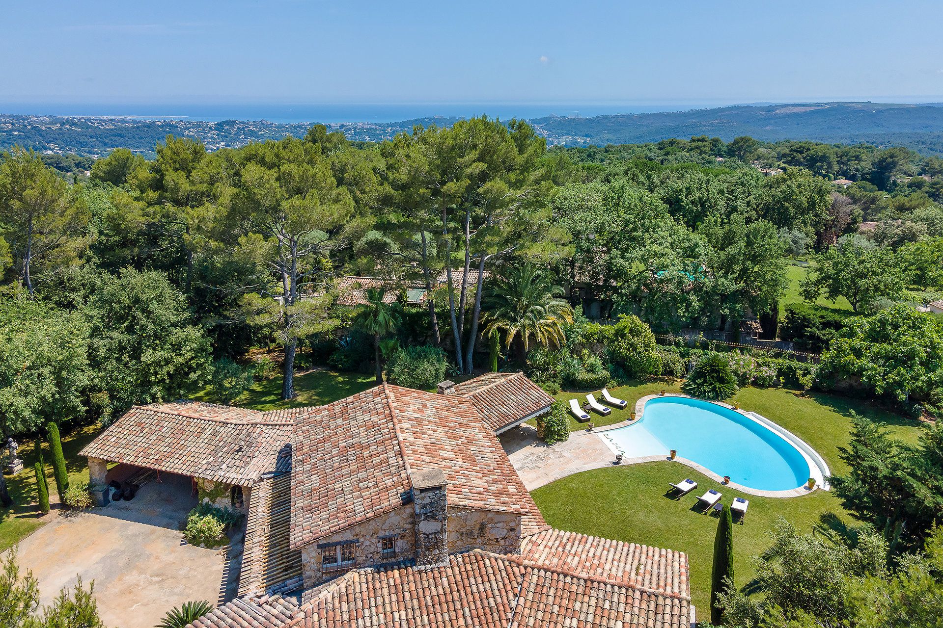 Talo sisään La Colle-sur-Loup, Provence-Alpes-Cote d'Azur 10053831