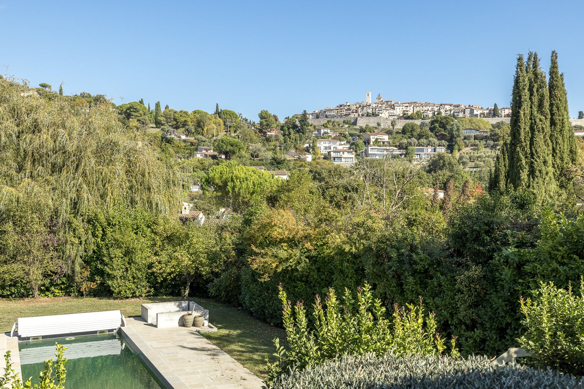 Talo sisään Saint-Paul-de-Vence, Provence-Alpes-Cote d'Azur 10053866