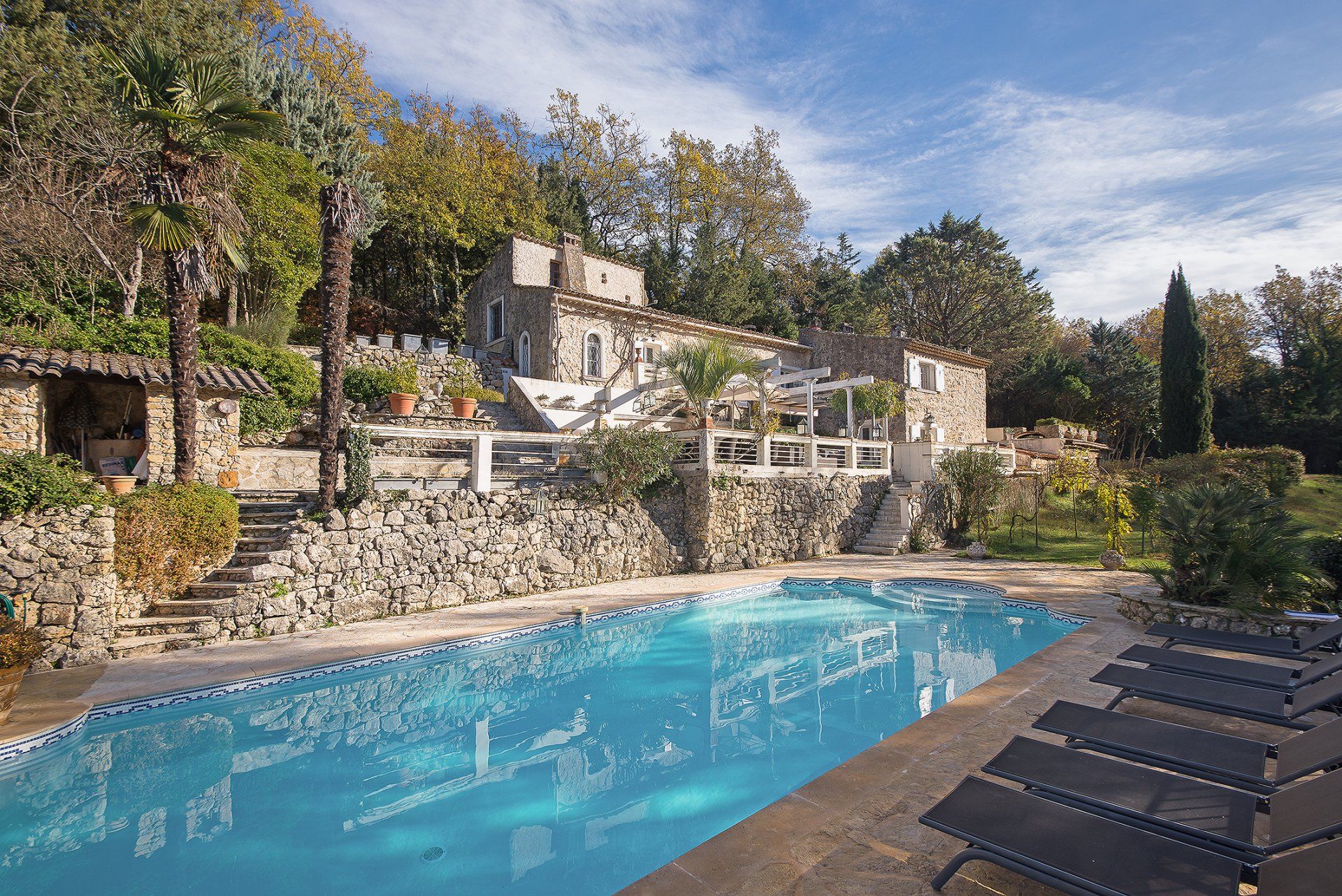 loger dans Saint-Paul-en-Forêt, Provence-Alpes-Côte d'Azur 10053874