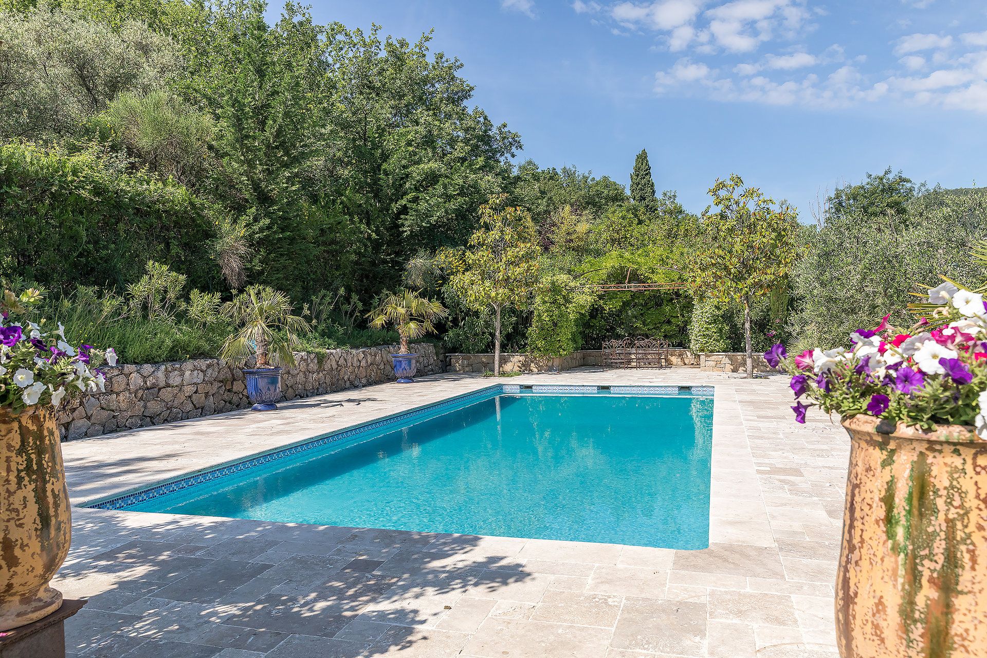 Hus i Le Plan-de-Grasse, Provence-Alpes-Cote d'Azur 10053883