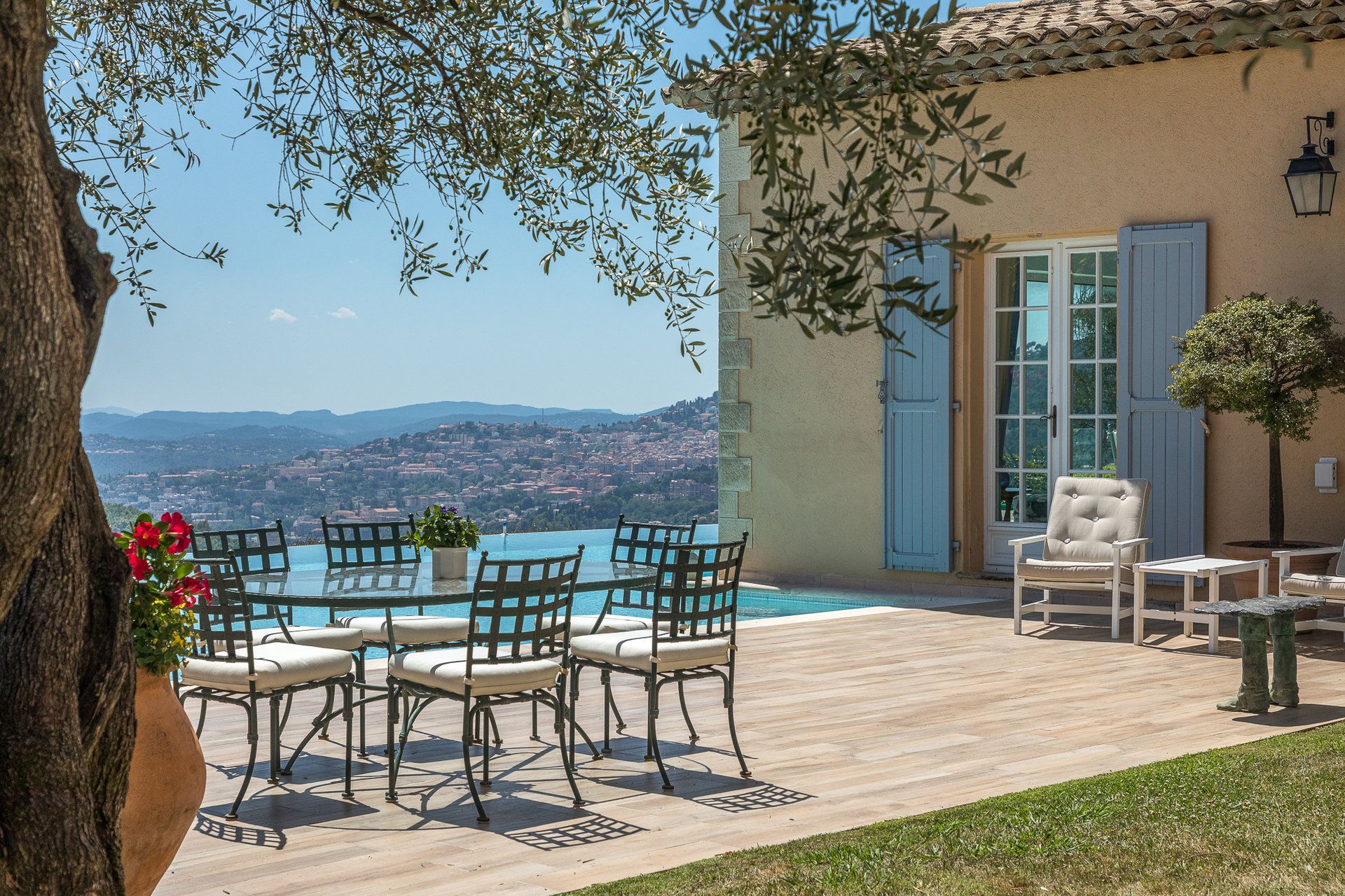 Huis in Chateauneuf-Grasse, Provence-Alpes-Côte d'Azur 10053886