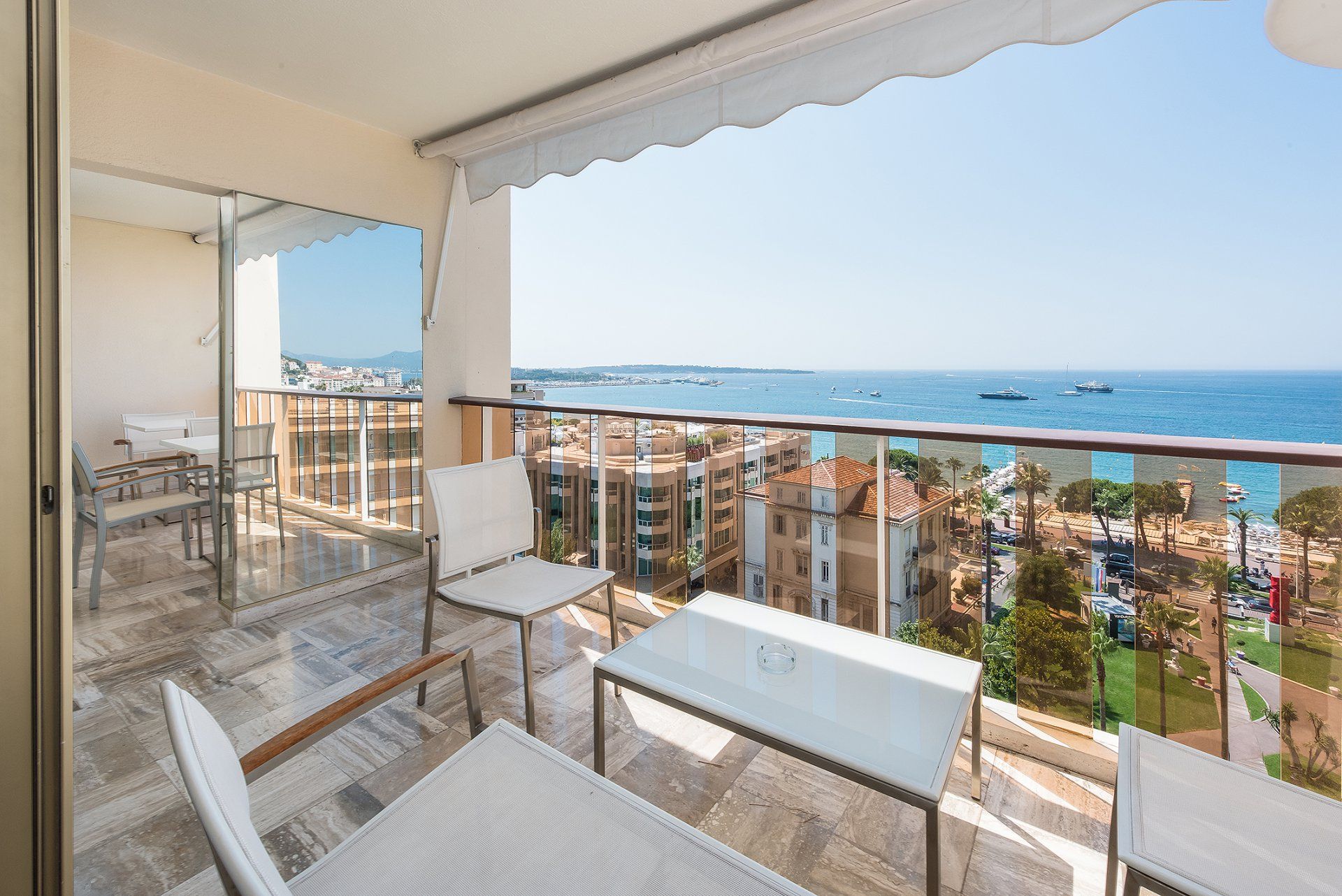 Condominium in Cannes, Provence-Alpes-Côte d'Azur 10053923