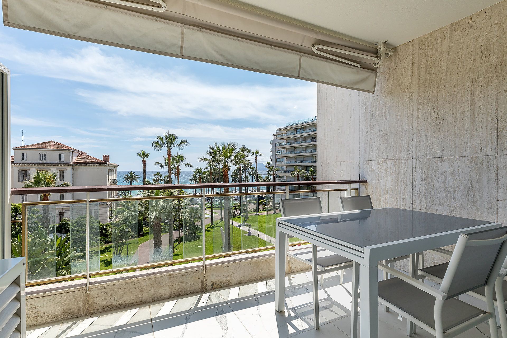 Condominium in Cannes, Provence-Alpes-Côte d'Azur 10053957