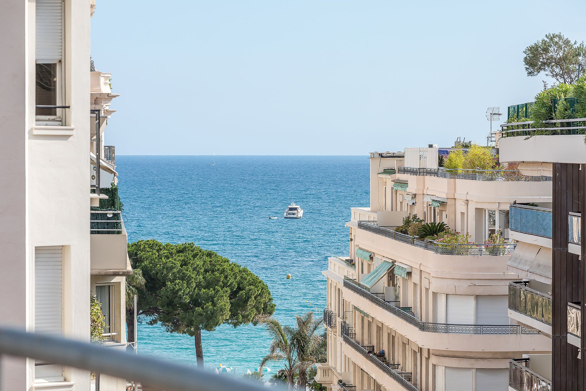 Condominium in Cannes, Provence-Alpes-Cote d'Azur 10053972