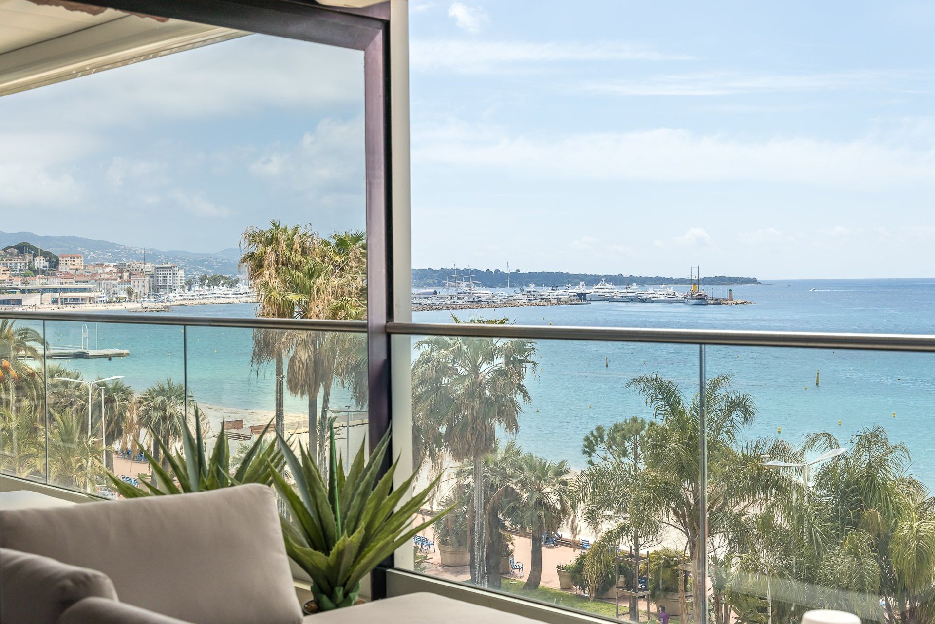 Condominium in Cannes, Provence-Alpes-Cote d'Azur 10054022