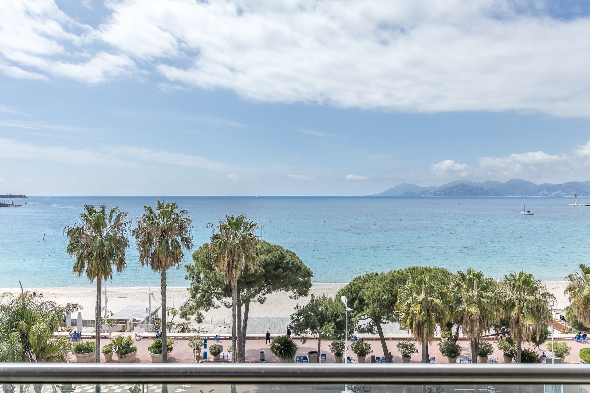 Condominium in Cannes, Provence-Alpes-Cote d'Azur 10054022