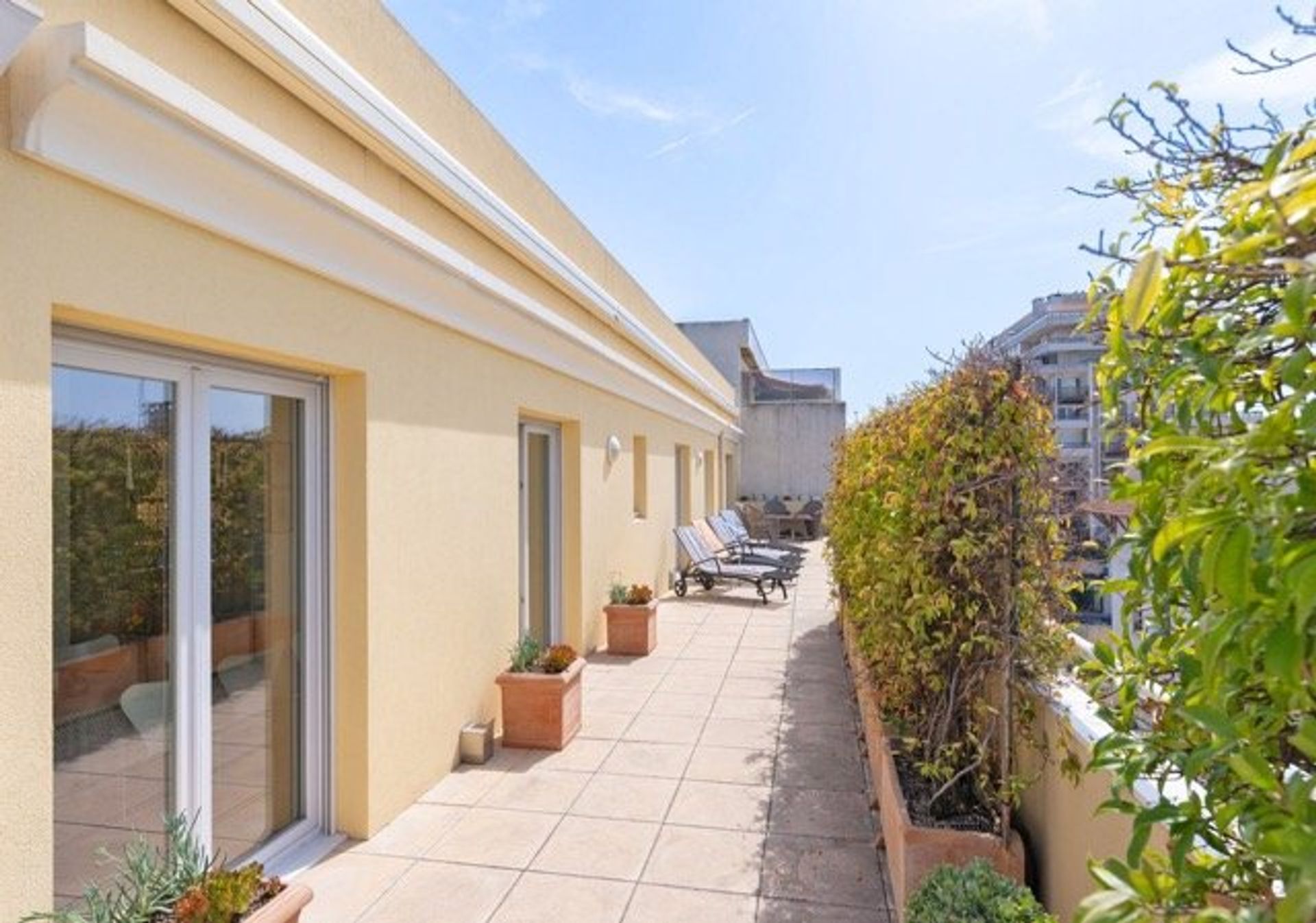 Condominium in Antibes, Alpes-Maritimes 10054097