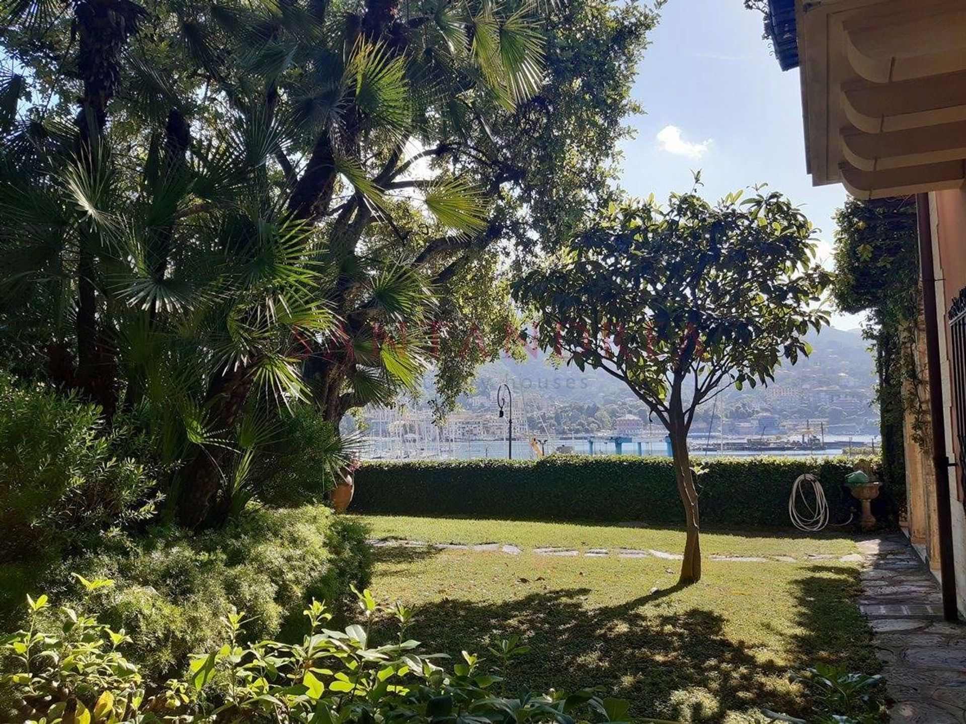 Condominium in Rapallo,  10054140